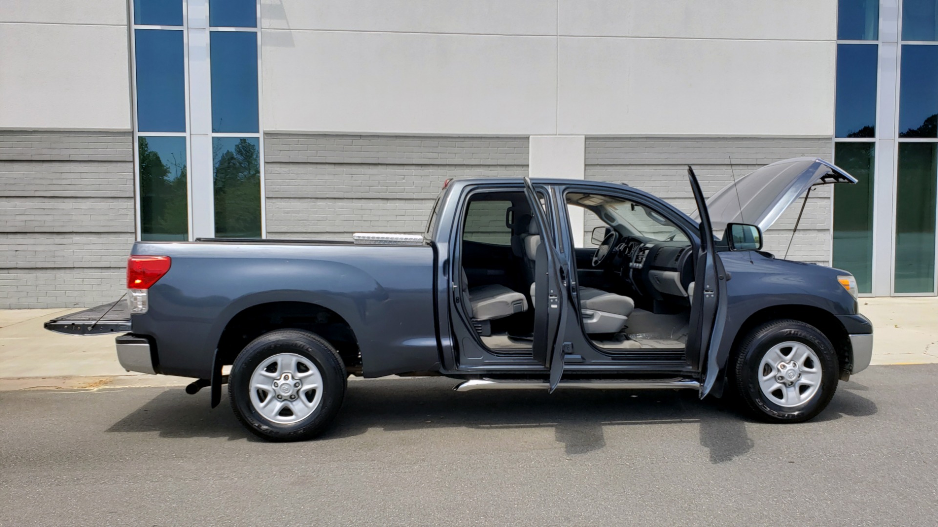 Used 2010 Toyota TUNDRA DOUBLECAB 4X4 / 4.6L V8 / 6-SPD AUTO / TOW PKG / 18IN WHEELS for sale Sold at Formula Imports in Charlotte NC 28227 11