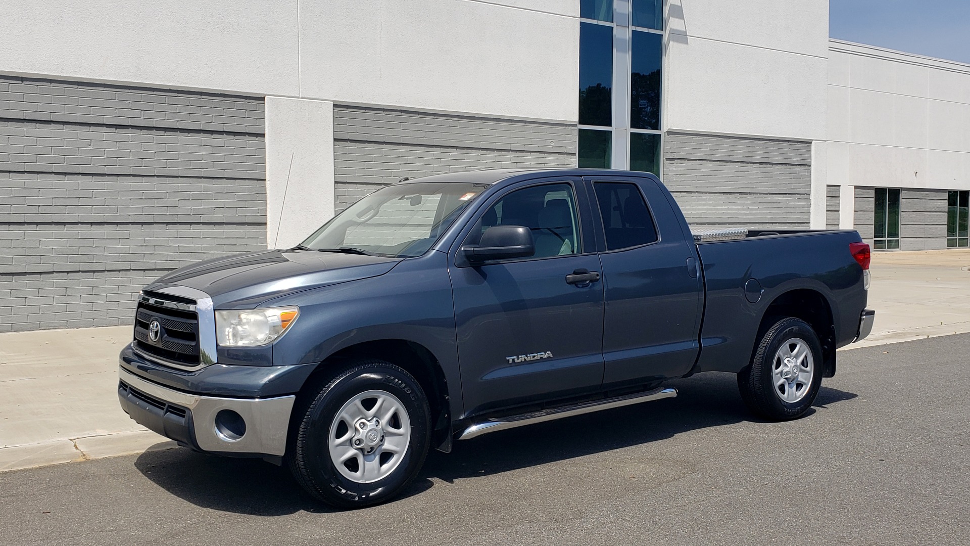 Used 2010 Toyota TUNDRA DOUBLECAB 4X4 / 4.6L V8 / 6-SPD AUTO / TOW PKG / 18IN WHEELS for sale Sold at Formula Imports in Charlotte NC 28227 3