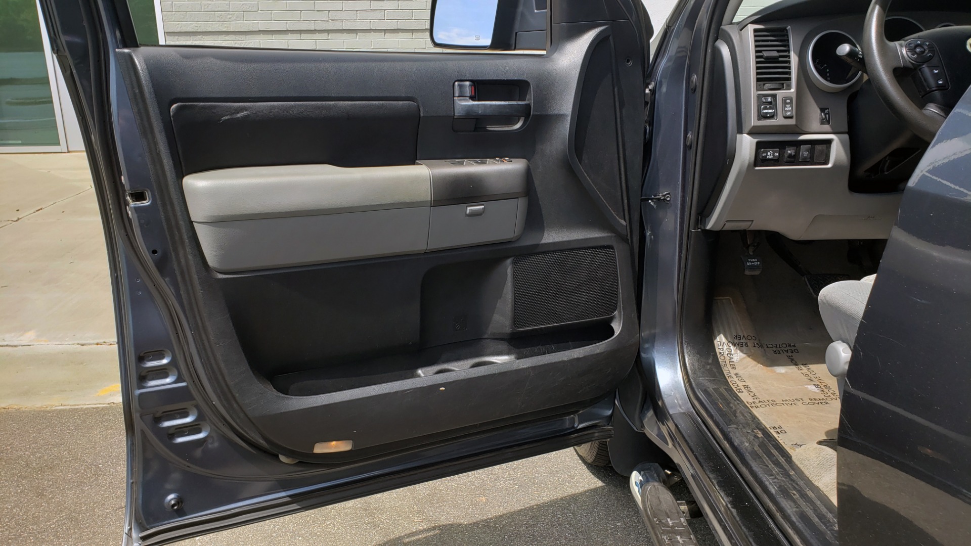 Used 2010 Toyota TUNDRA DOUBLECAB 4X4 / 4.6L V8 / 6-SPD AUTO / TOW PKG / 18IN WHEELS for sale Sold at Formula Imports in Charlotte NC 28227 31