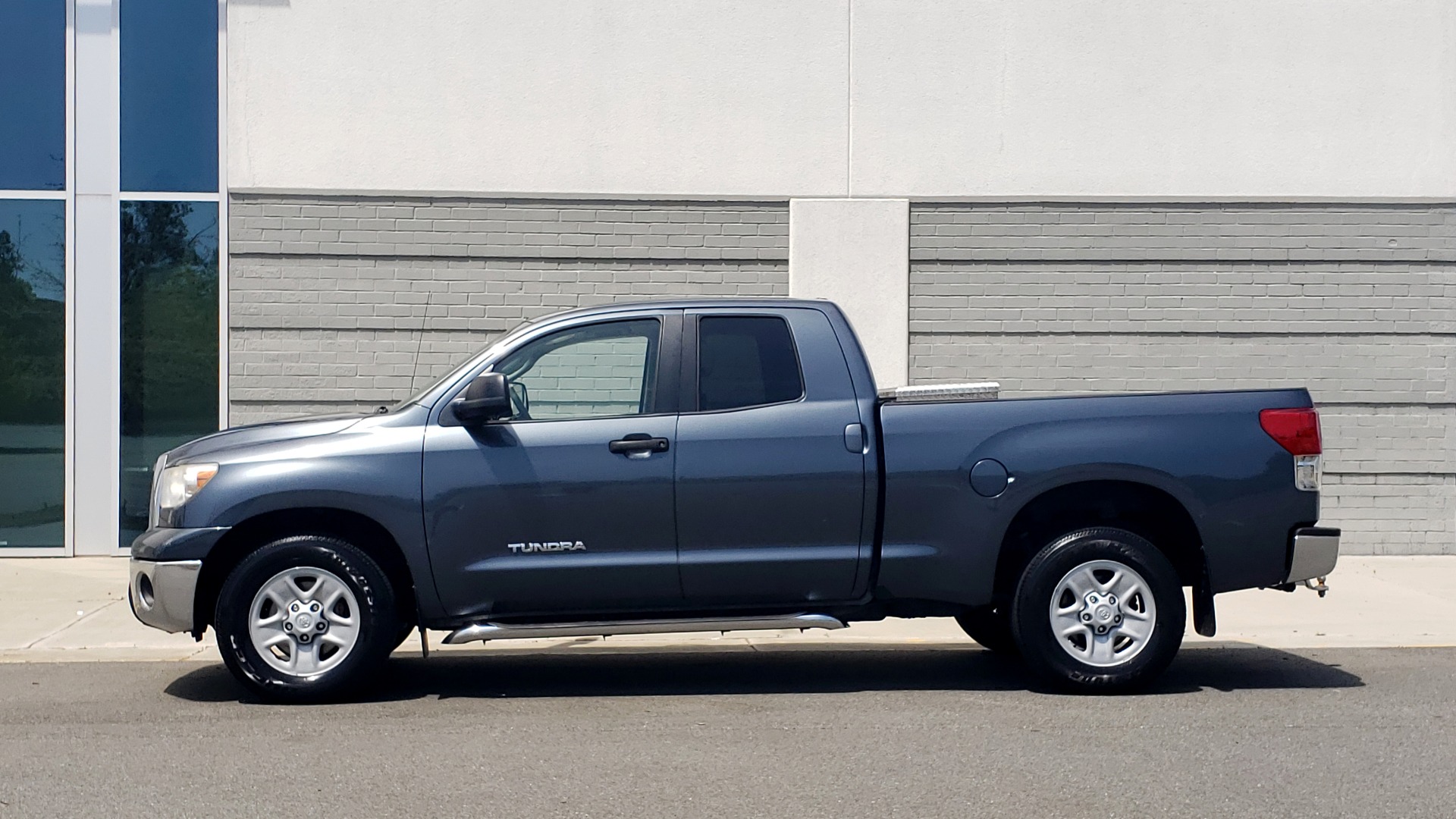 Used 2010 Toyota TUNDRA DOUBLECAB 4X4 / 4.6L V8 / 6-SPD AUTO / TOW PKG / 18IN WHEELS for sale Sold at Formula Imports in Charlotte NC 28227 4