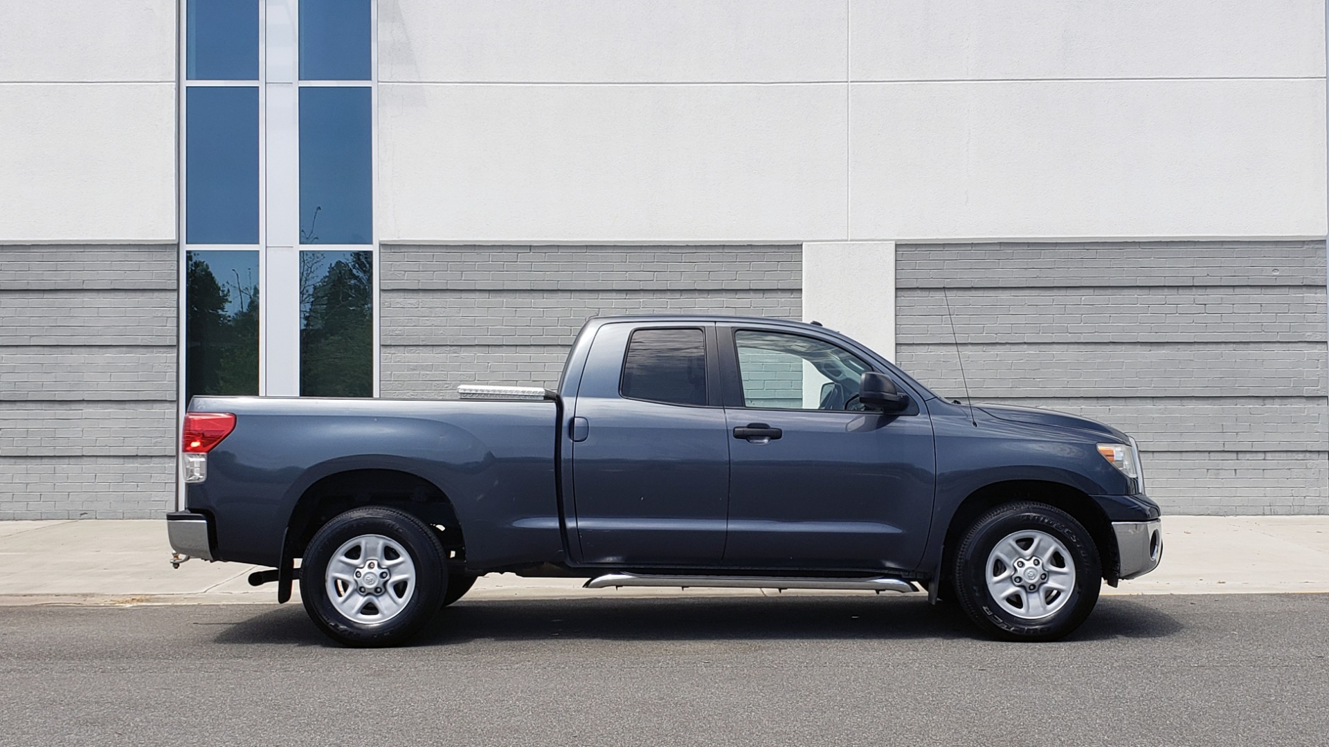 Used 2010 Toyota TUNDRA DOUBLECAB 4X4 / 4.6L V8 / 6-SPD AUTO / TOW PKG / 18IN WHEELS for sale Sold at Formula Imports in Charlotte NC 28227 7
