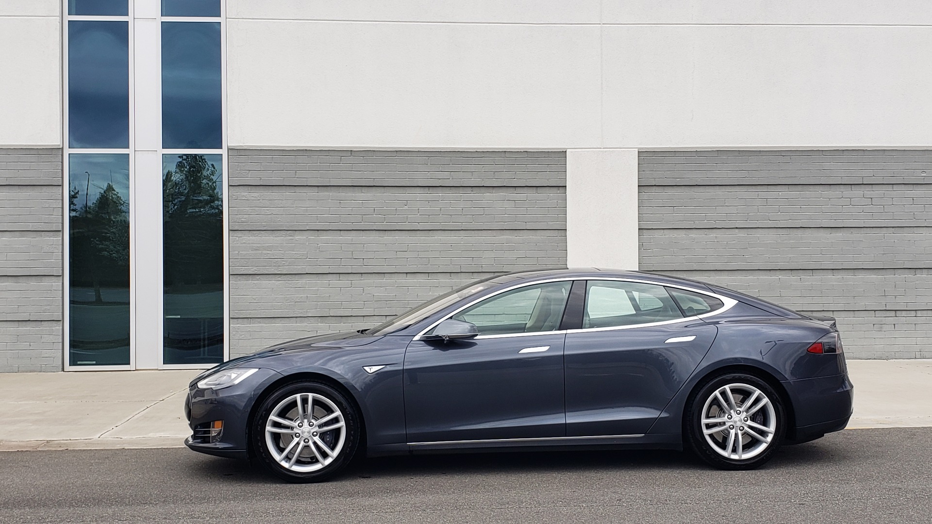 Used 2014 Tesla MODEL S 60 kWh BATTERY / TECH / NAV / SUBZERO / SUNROOF / REARVIEW for sale Sold at Formula Imports in Charlotte NC 28227 4