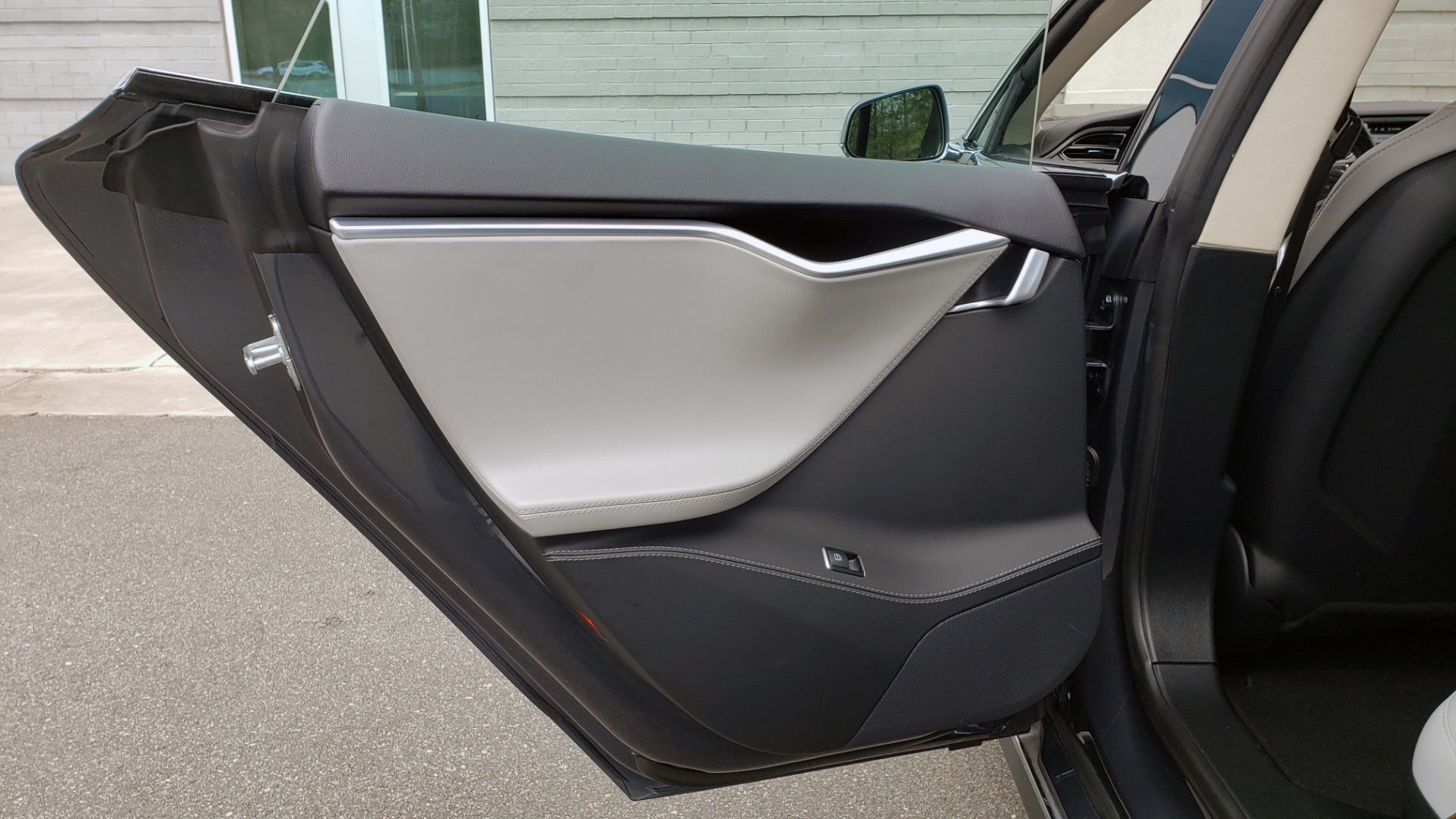 Used 2014 Tesla MODEL S 60 kWh BATTERY / TECH / NAV / SUBZERO / SUNROOF / REARVIEW for sale Sold at Formula Imports in Charlotte NC 28227 50
