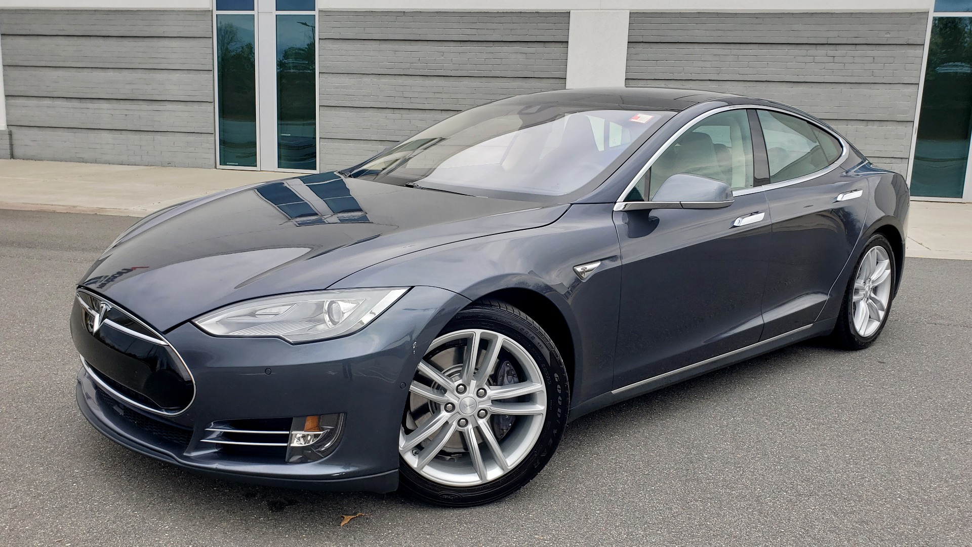 Used 2014 Tesla MODEL S 60 kWh BATTERY / TECH / NAV / SUBZERO / SUNROOF / REARVIEW for sale Sold at Formula Imports in Charlotte NC 28227 1