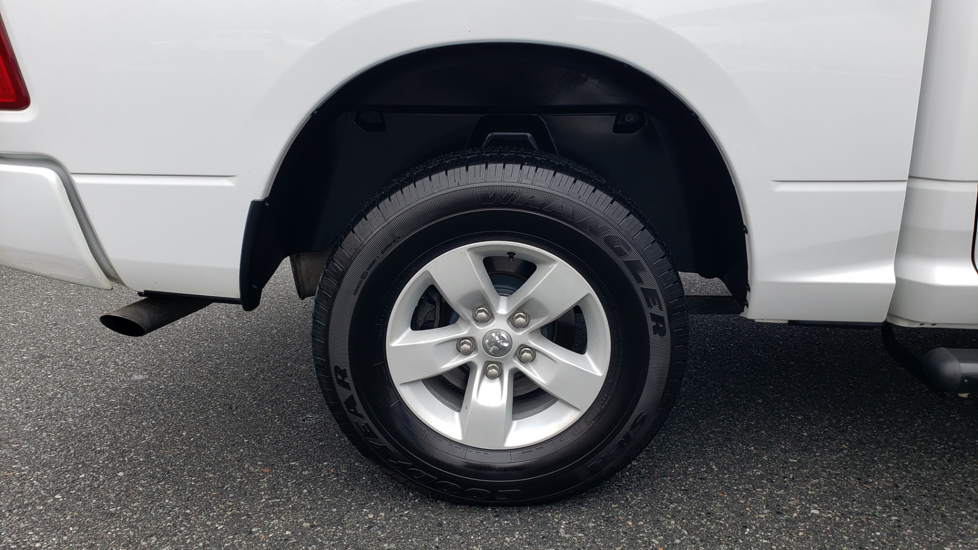 Used 2016 Ram 1500 EXPRESS / CREW CAB / 4X4 / BED LINER / 32-GALLON TANK for sale Sold at Formula Imports in Charlotte NC 28227 14