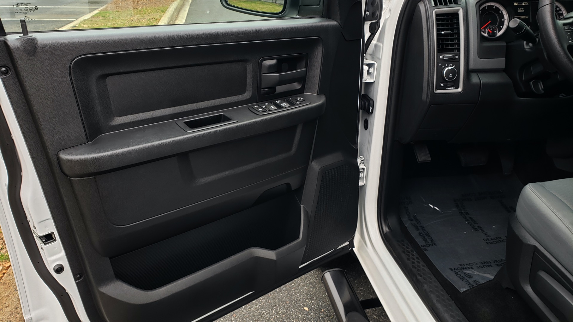Used 2016 Ram 1500 EXPRESS / CREW CAB / 4X4 / BED LINER / 32-GALLON TANK for sale Sold at Formula Imports in Charlotte NC 28227 31