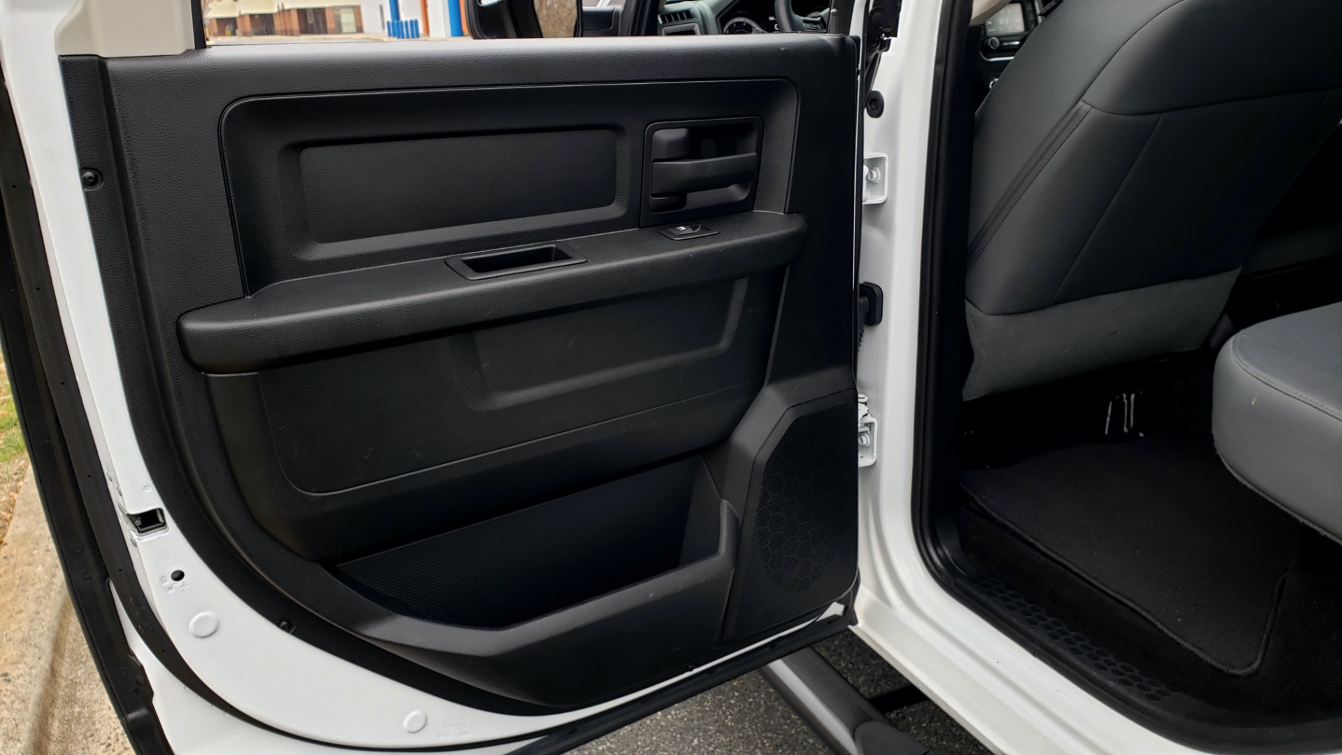 Used 2016 Ram 1500 EXPRESS / CREW CAB / 4X4 / BED LINER / 32-GALLON TANK for sale Sold at Formula Imports in Charlotte NC 28227 51