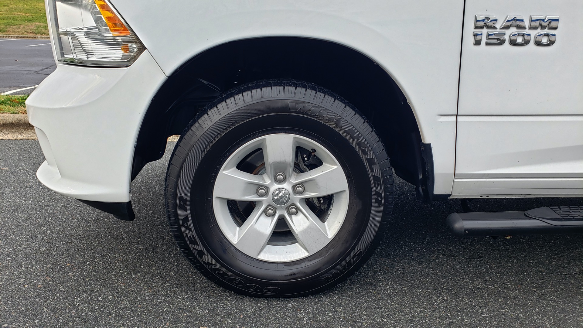 Used 2016 Ram 1500 EXPRESS / CREW CAB / 4X4 / BED LINER / 32-GALLON TANK for sale Sold at Formula Imports in Charlotte NC 28227 7