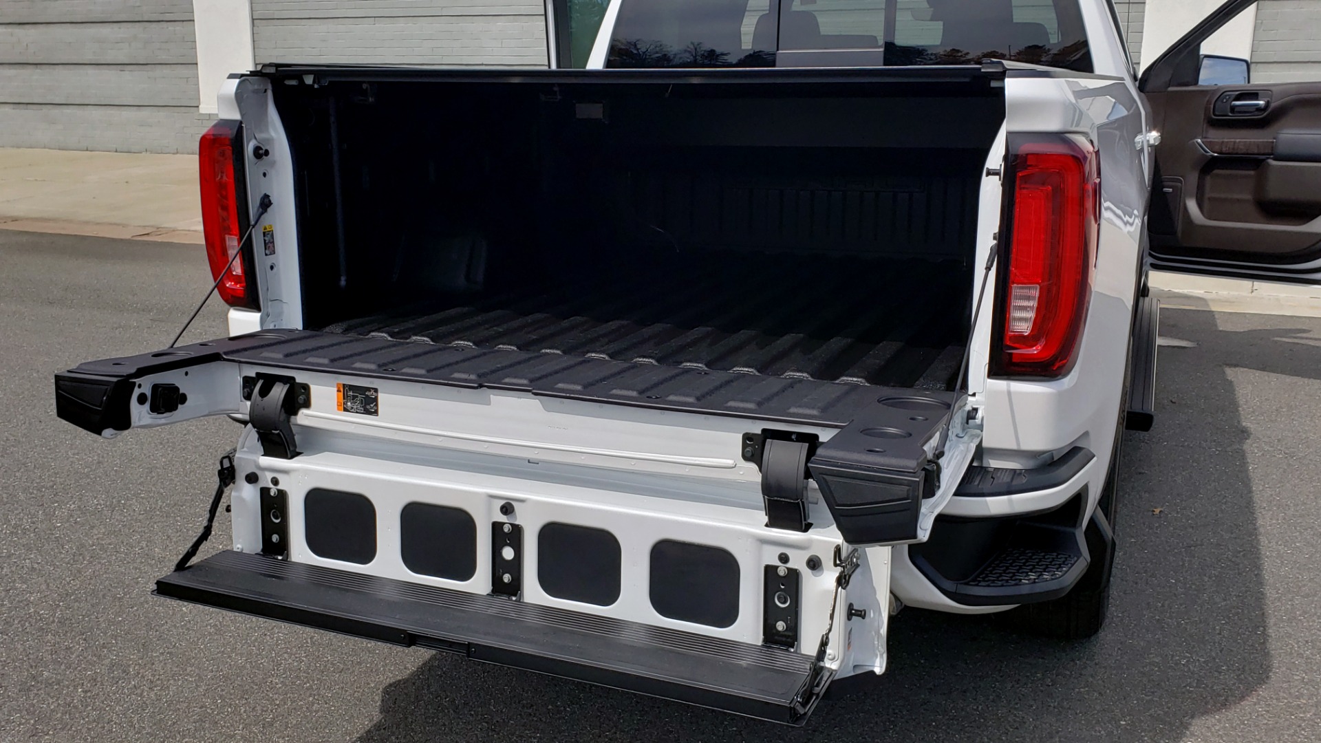 Used 2020 GMC SIERRA 1500 DENALI 4X4 CREWCAB 6.2L V8 / TECH / NAV / SUNROOF / DRVR ALERT II for sale Sold at Formula Imports in Charlotte NC 28227 31