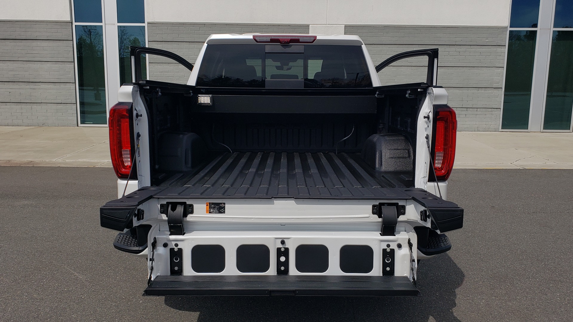 Used 2020 GMC SIERRA 1500 DENALI 4X4 CREWCAB 6.2L V8 / TECH / NAV / SUNROOF / DRVR ALERT II for sale Sold at Formula Imports in Charlotte NC 28227 32