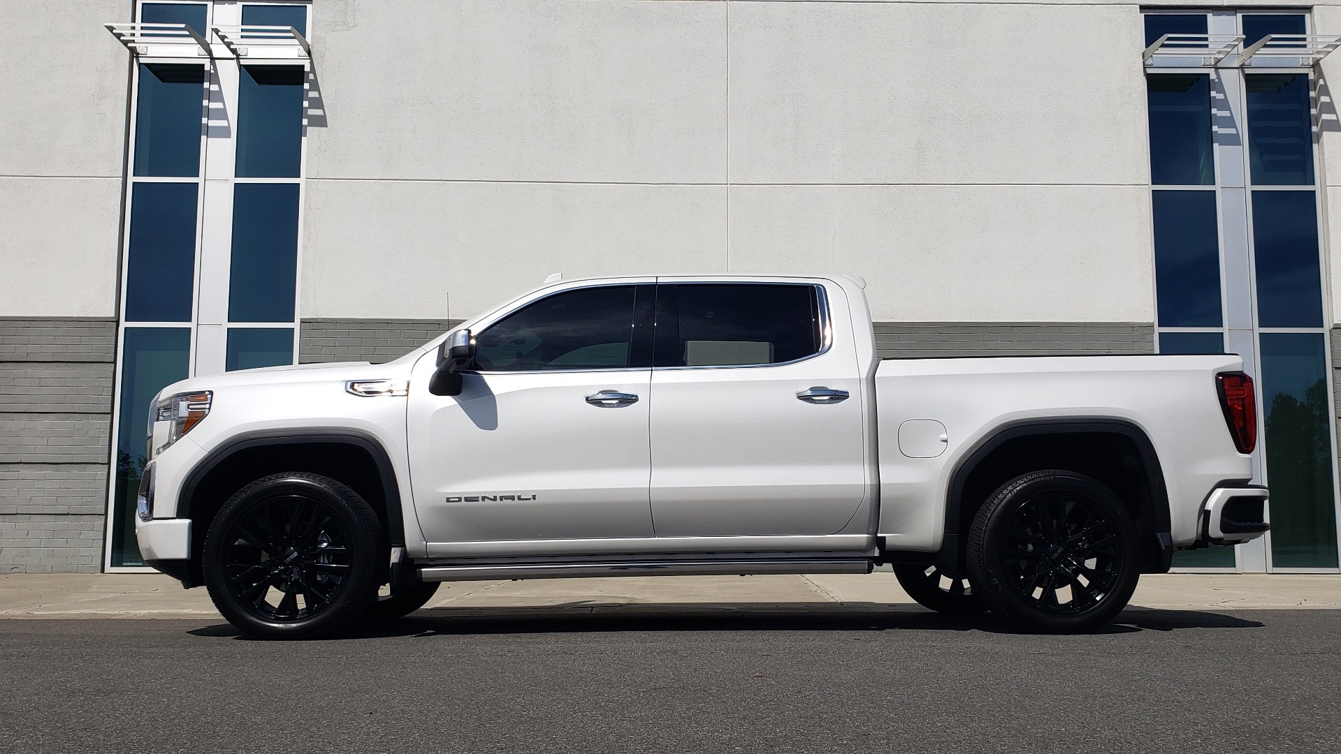 Used 2020 GMC SIERRA 1500 DENALI 4X4 CREWCAB 6.2L V8 / TECH / NAV / SUNROOF / DRVR ALERT II for sale Sold at Formula Imports in Charlotte NC 28227 4