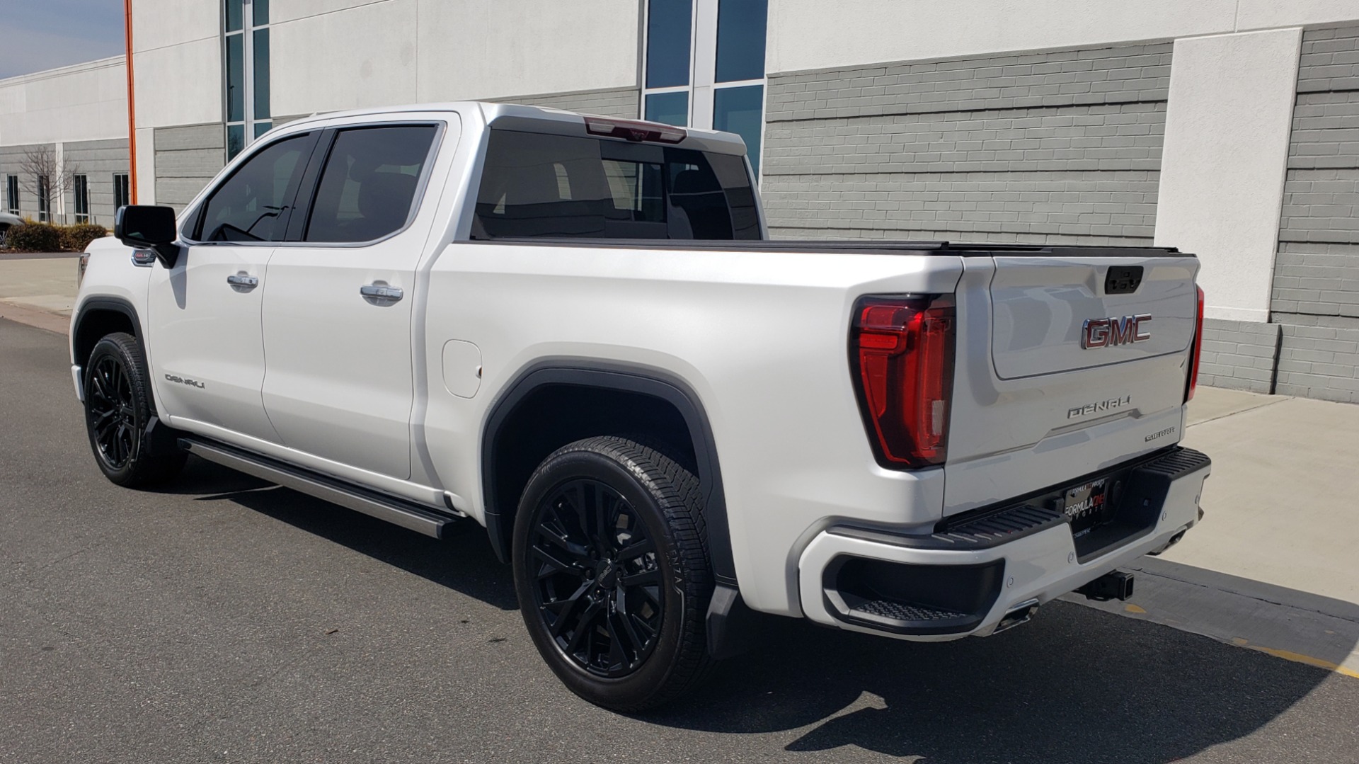 Used 2020 GMC SIERRA 1500 DENALI 4X4 CREWCAB 6.2L V8 / TECH / NAV / SUNROOF / DRVR ALERT II for sale Sold at Formula Imports in Charlotte NC 28227 5