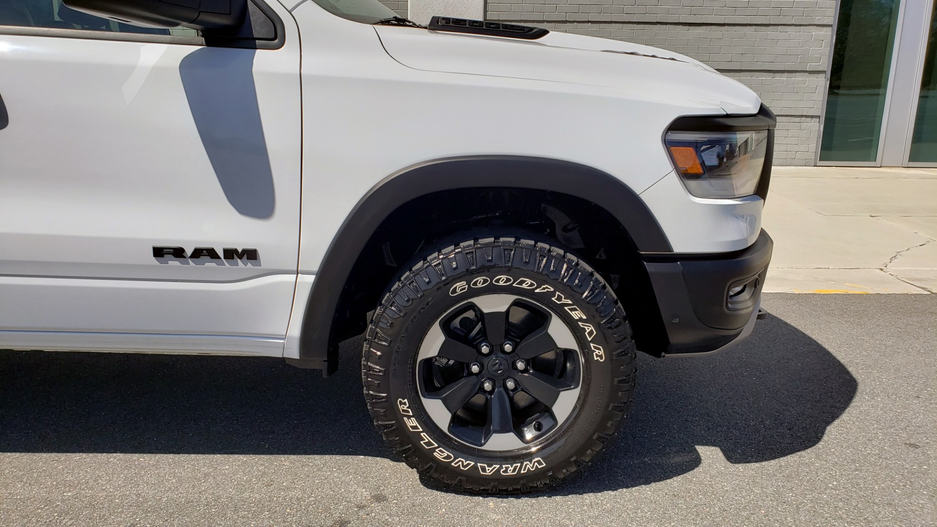 Used 2019 Ram 1500 REBEL CREWCAB 4X4 / 5.7L V8 HEMI / 8-SPD AUTO / REARVIEW for sale Sold at Formula Imports in Charlotte NC 28227 88
