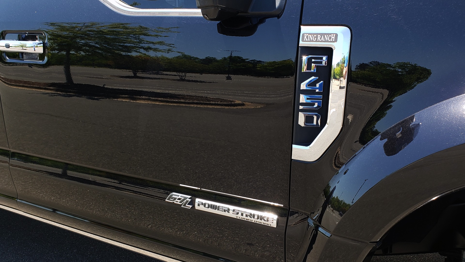 Used 2017 Ford SUPER DUTY F-450 DRW KING RANCH 4X4 / 176IN WB / 6.7L POWER-STROKE / LOADED for sale Sold at Formula Imports in Charlotte NC 28227 14
