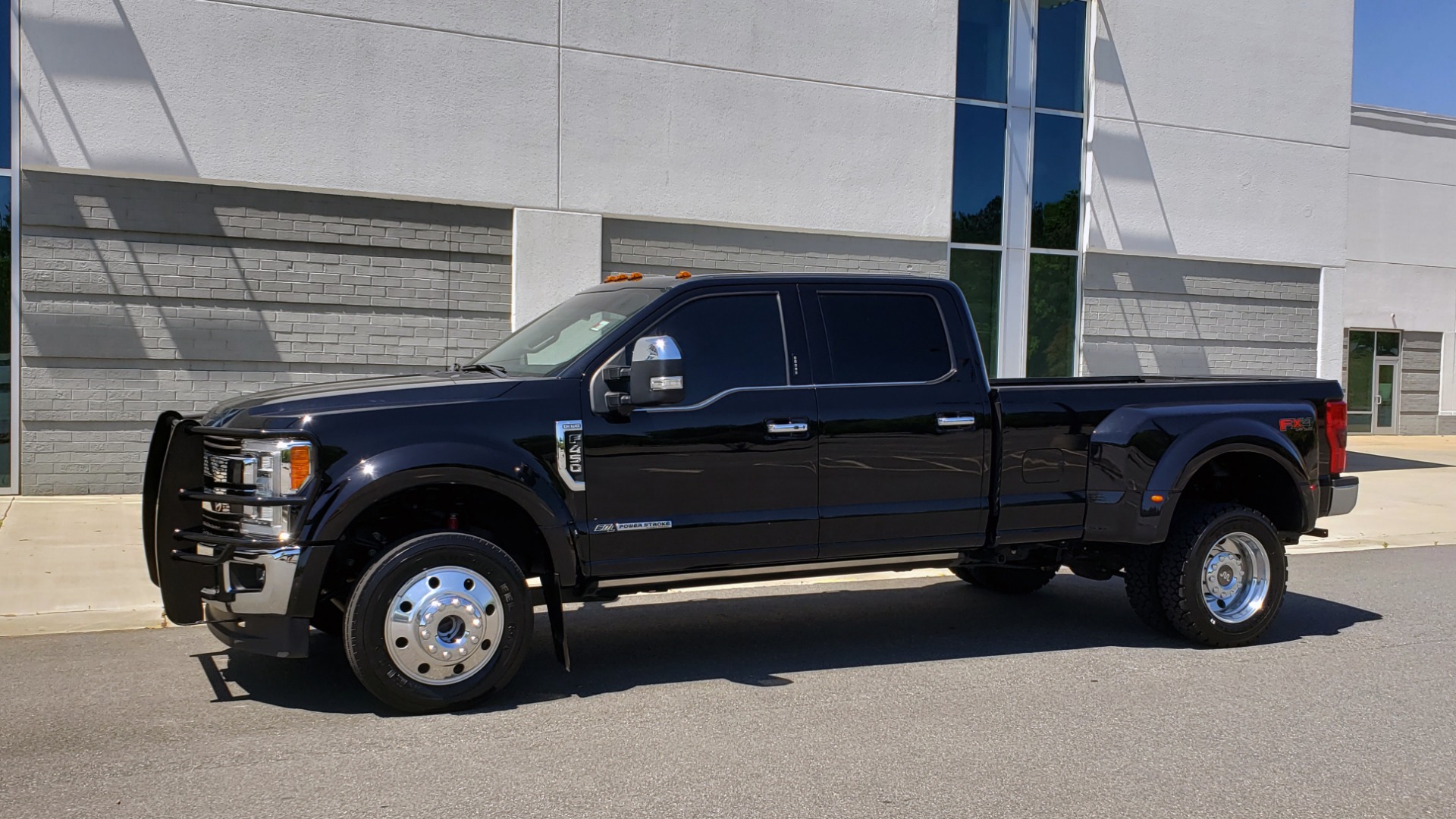 Used 2017 Ford SUPER DUTY F-450 DRW KING RANCH 4X4 / 176IN WB / 6.7L POWER-STROKE / LOADED for sale Sold at Formula Imports in Charlotte NC 28227 3