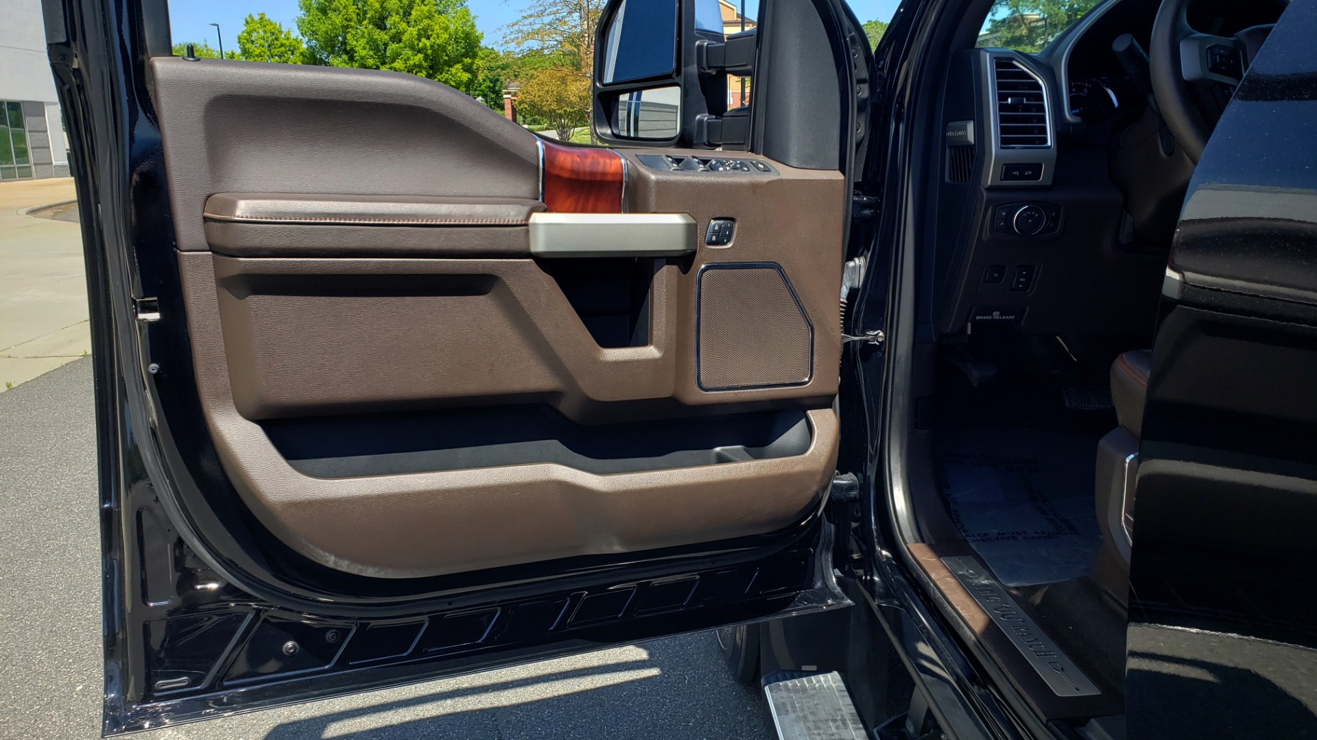 Used 2017 Ford SUPER DUTY F-450 DRW KING RANCH 4X4 / 176IN WB / 6.7L POWER-STROKE / LOADED for sale Sold at Formula Imports in Charlotte NC 28227 35