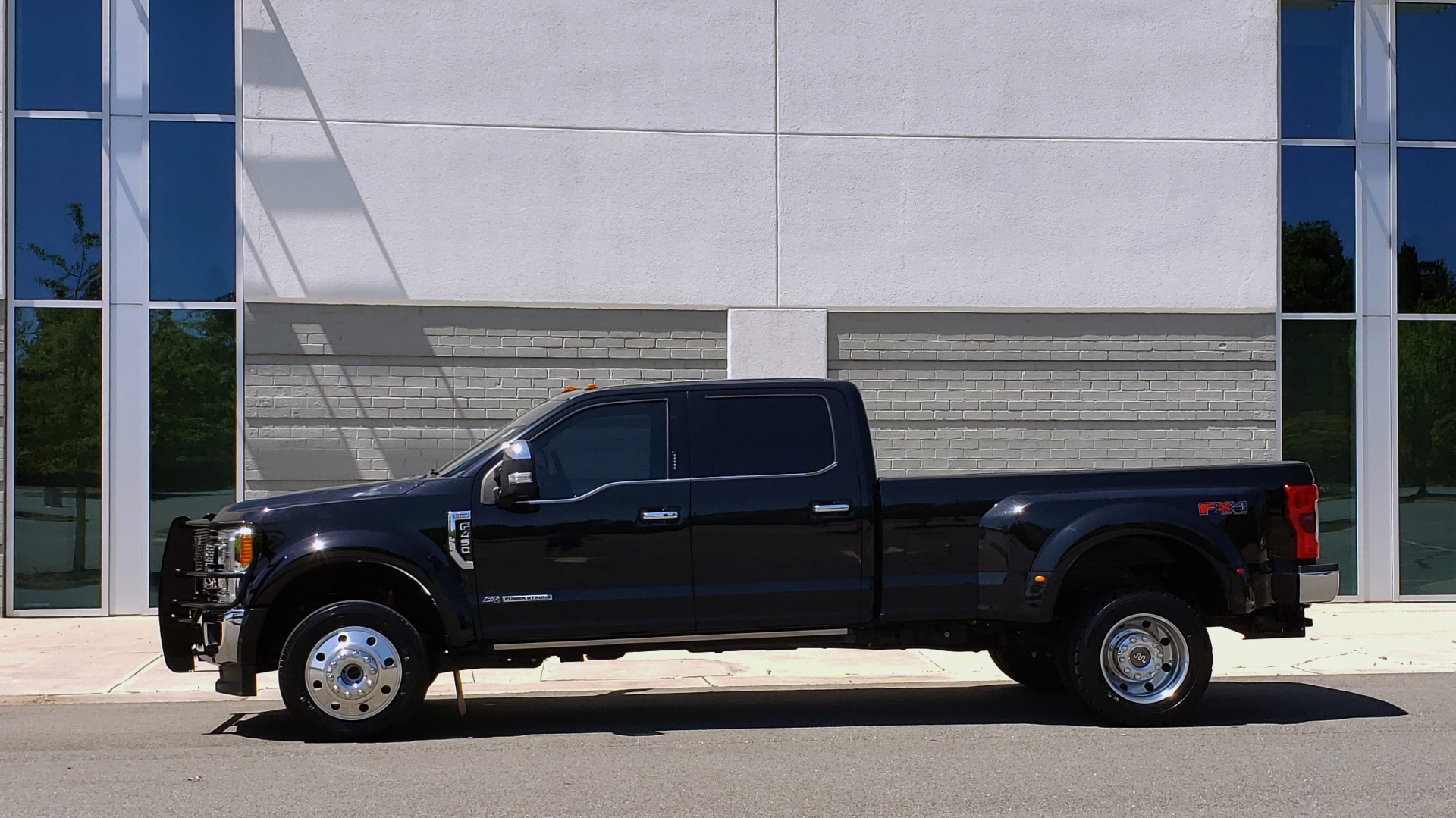Used 2017 Ford SUPER DUTY F-450 DRW KING RANCH 4X4 / 176IN WB / 6.7L POWER-STROKE / LOADED for sale Sold at Formula Imports in Charlotte NC 28227 4