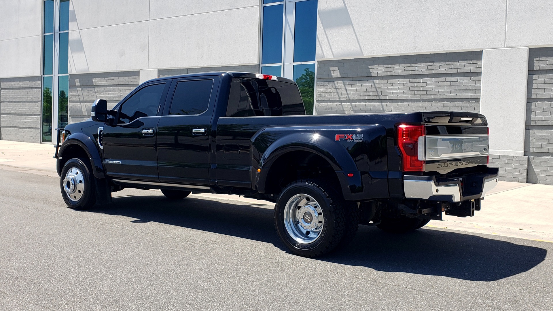Used 2017 Ford SUPER DUTY F-450 DRW KING RANCH 4X4 / 176IN WB / 6.7L POWER-STROKE / LOADED for sale Sold at Formula Imports in Charlotte NC 28227 5