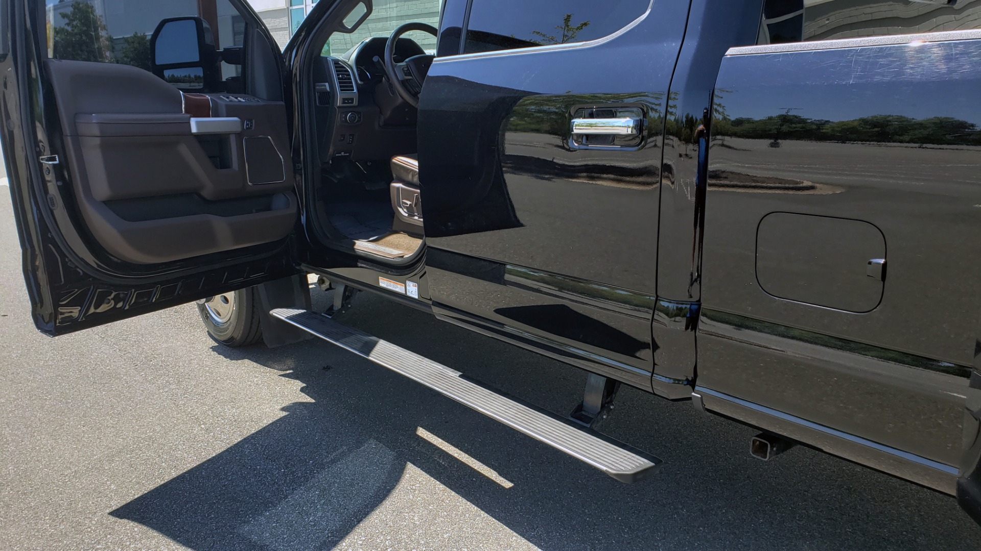Used 2017 Ford SUPER DUTY F-450 DRW KING RANCH 4X4 / 176IN WB / 6.7L POWER-STROKE / LOADED for sale Sold at Formula Imports in Charlotte NC 28227 6