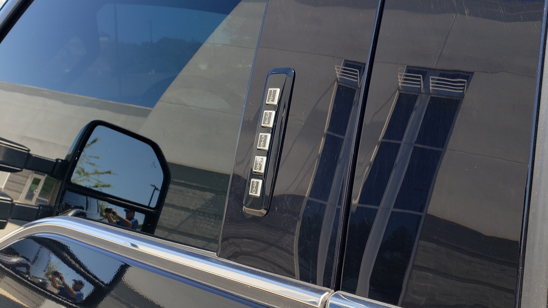 Used 2017 Ford SUPER DUTY F-450 DRW KING RANCH 4X4 / 176IN WB / 6.7L POWER-STROKE / LOADED for sale Sold at Formula Imports in Charlotte NC 28227 87