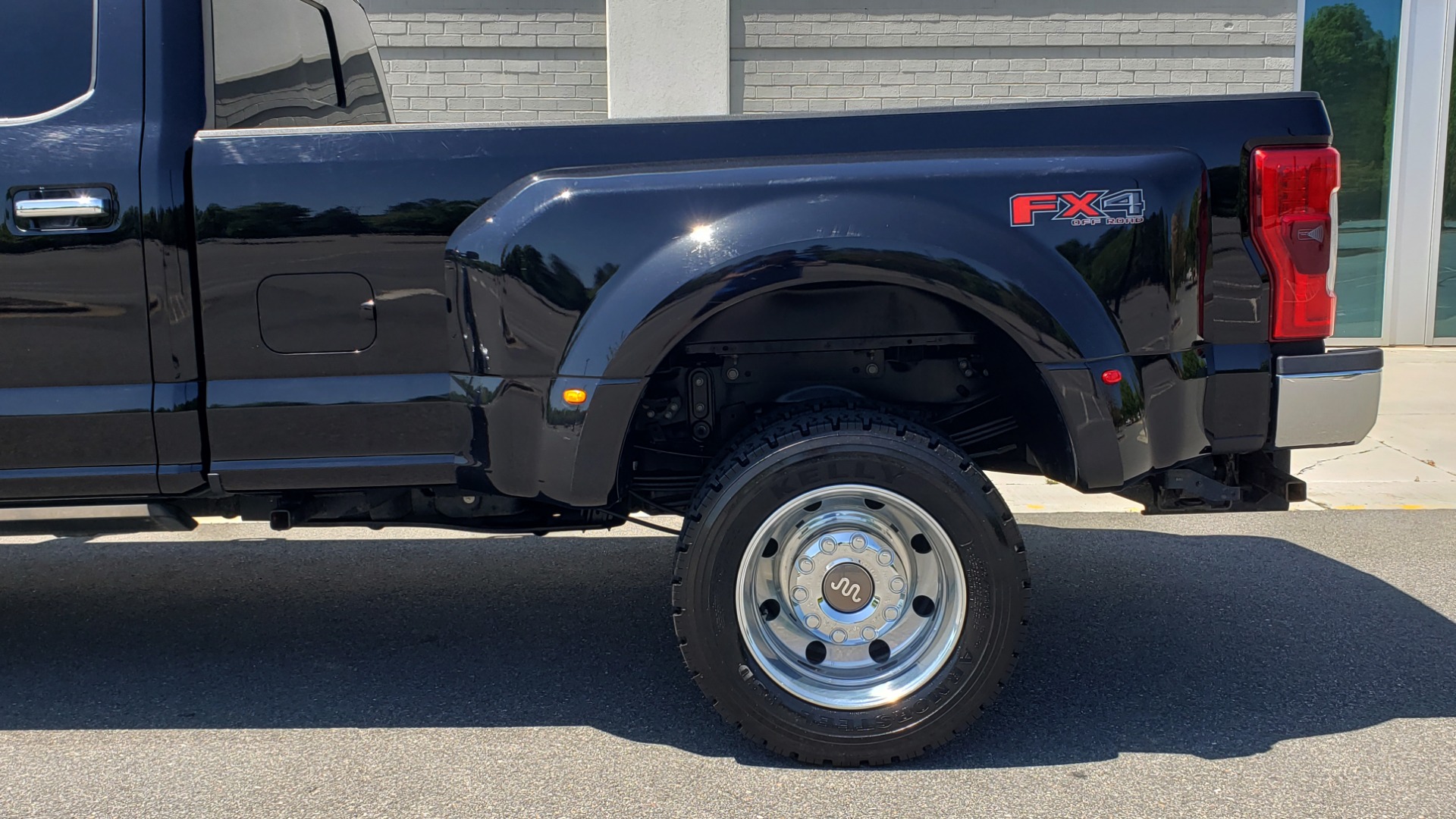 Used 2017 Ford SUPER DUTY F-450 DRW KING RANCH 4X4 / 176IN WB / 6.7L POWER-STROKE / LOADED for sale Sold at Formula Imports in Charlotte NC 28227 89