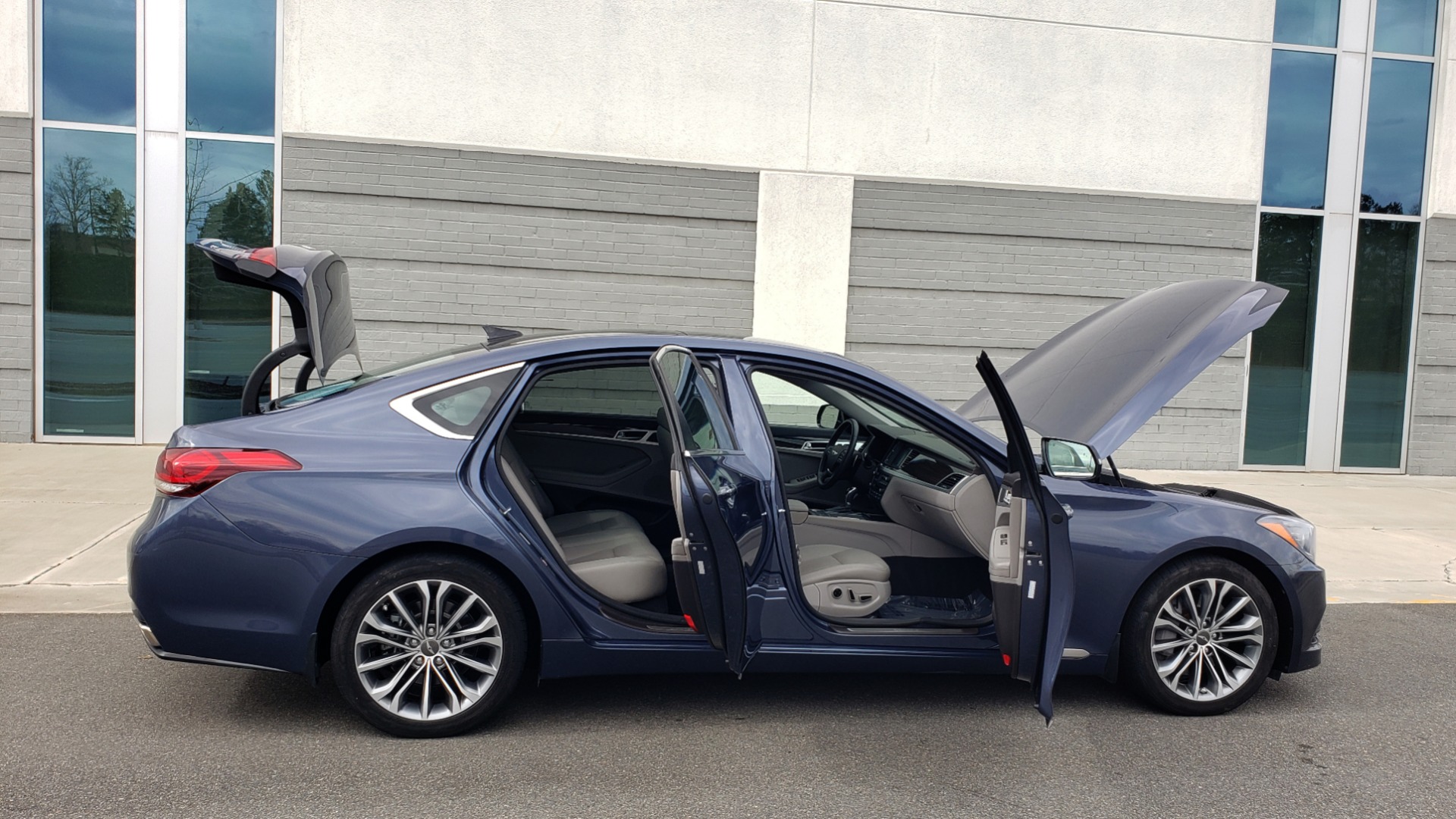 Used 2015 Hyundai GENESIS 3.8L V6 / RWD / SIGNATURE PKG / PANO-ROOF / REARVIEW for sale Sold at Formula Imports in Charlotte NC 28227 11