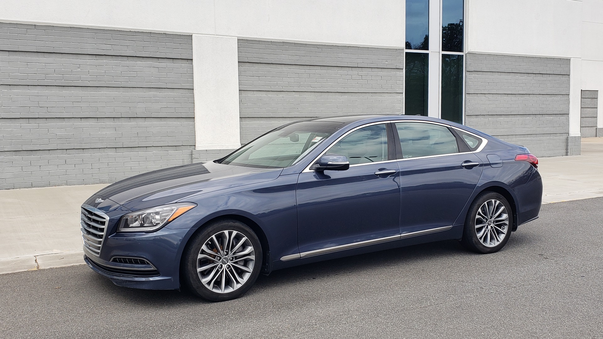 Used 2015 Hyundai GENESIS 3.8L V6 / RWD / SIGNATURE PKG / PANO-ROOF / REARVIEW for sale Sold at Formula Imports in Charlotte NC 28227 2