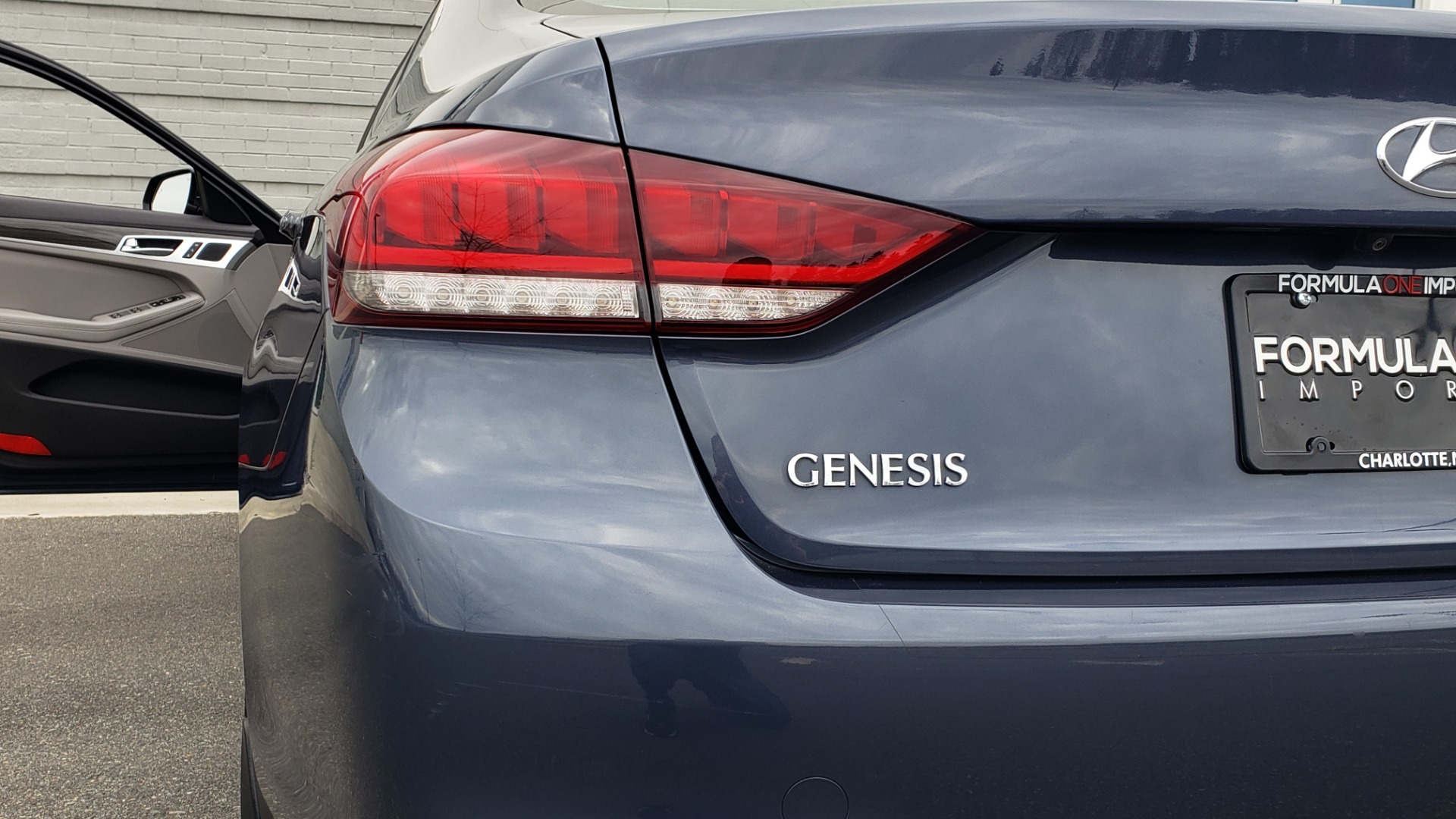Used 2015 Hyundai GENESIS 3.8L V6 / RWD / SIGNATURE PKG / PANO-ROOF / REARVIEW for sale Sold at Formula Imports in Charlotte NC 28227 24