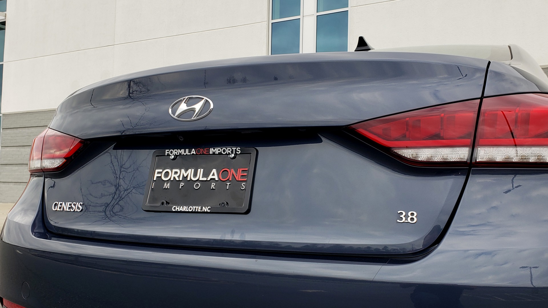 Used 2015 Hyundai GENESIS 3.8L V6 / RWD / SIGNATURE PKG / PANO-ROOF / REARVIEW for sale Sold at Formula Imports in Charlotte NC 28227 26