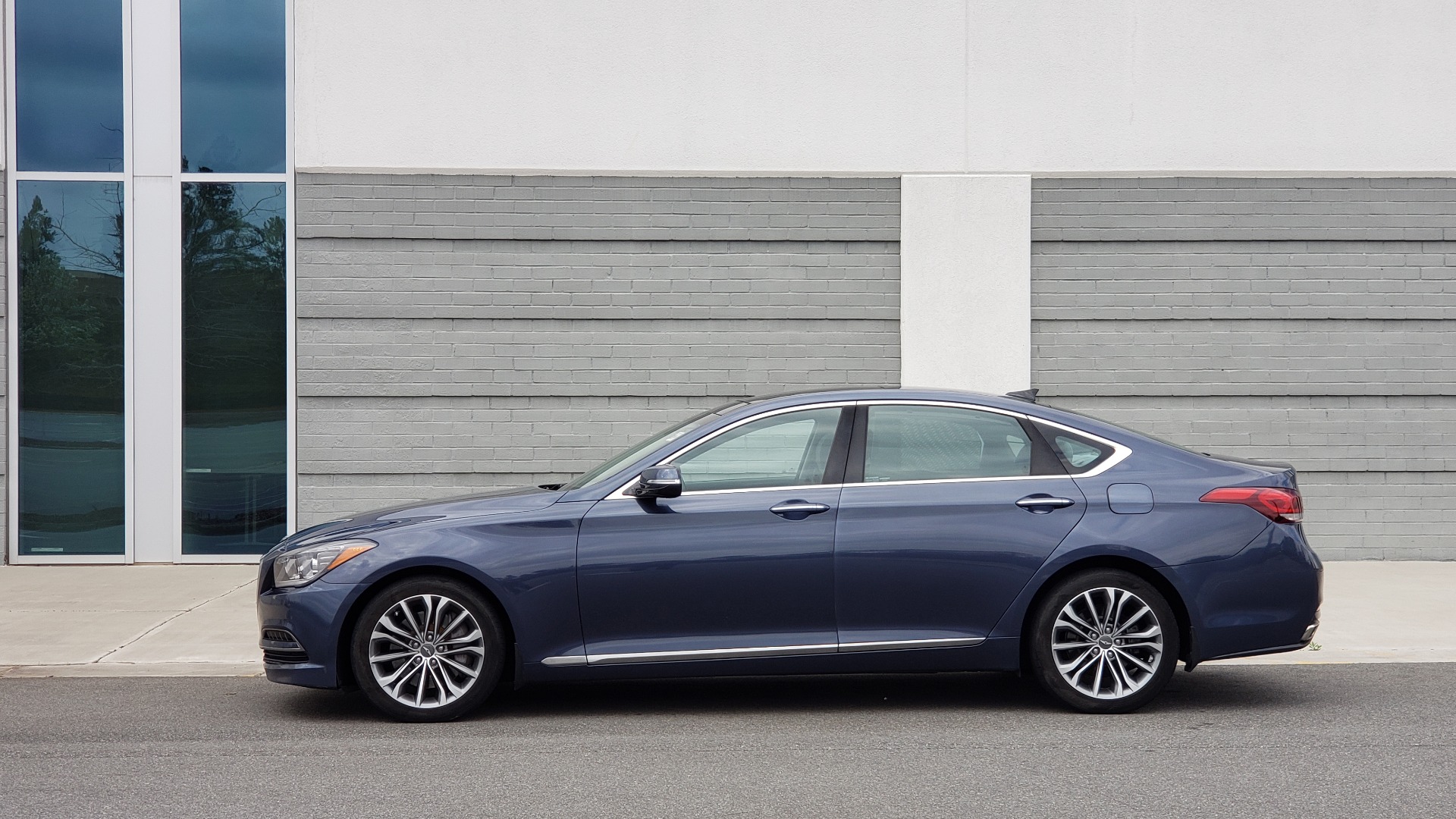 Used 2015 Hyundai GENESIS 3.8L V6 / RWD / SIGNATURE PKG / PANO-ROOF / REARVIEW for sale Sold at Formula Imports in Charlotte NC 28227 3