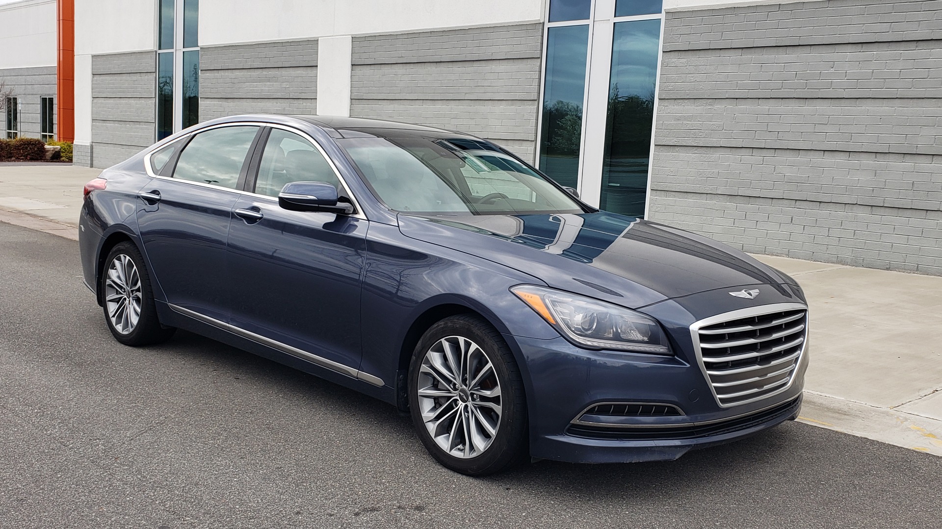 Used 2015 Hyundai GENESIS 3.8L V6 / RWD / SIGNATURE PKG / PANO-ROOF / REARVIEW for sale Sold at Formula Imports in Charlotte NC 28227 5