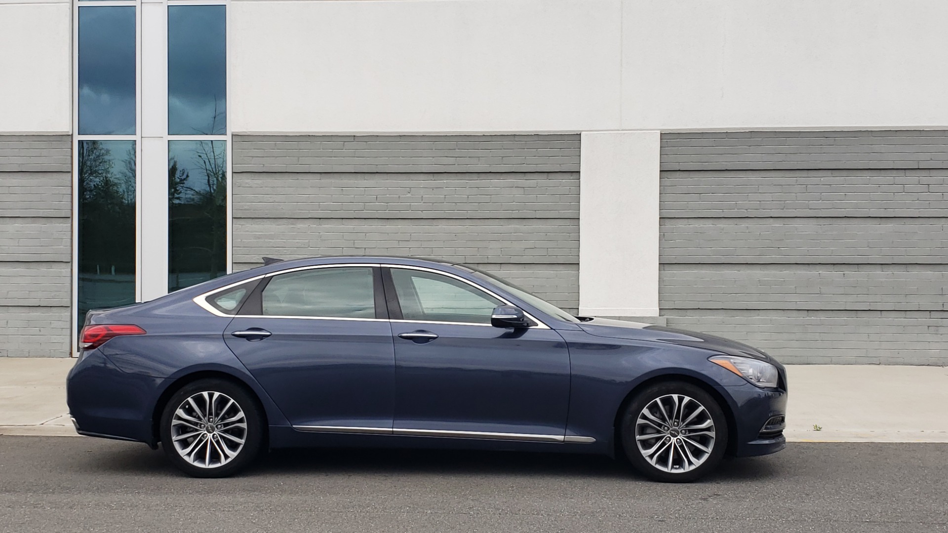 Used 2015 Hyundai GENESIS 3.8L V6 / RWD / SIGNATURE PKG / PANO-ROOF / REARVIEW for sale Sold at Formula Imports in Charlotte NC 28227 6