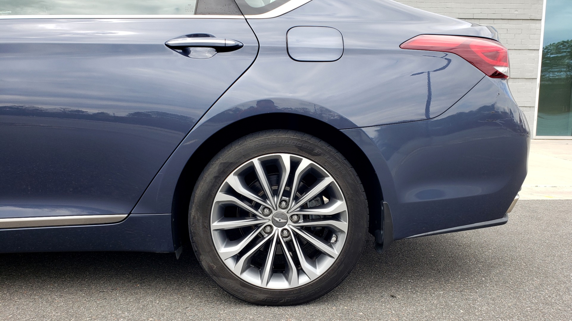 Used 2015 Hyundai GENESIS 3.8L V6 / RWD / SIGNATURE PKG / PANO-ROOF / REARVIEW for sale Sold at Formula Imports in Charlotte NC 28227 78