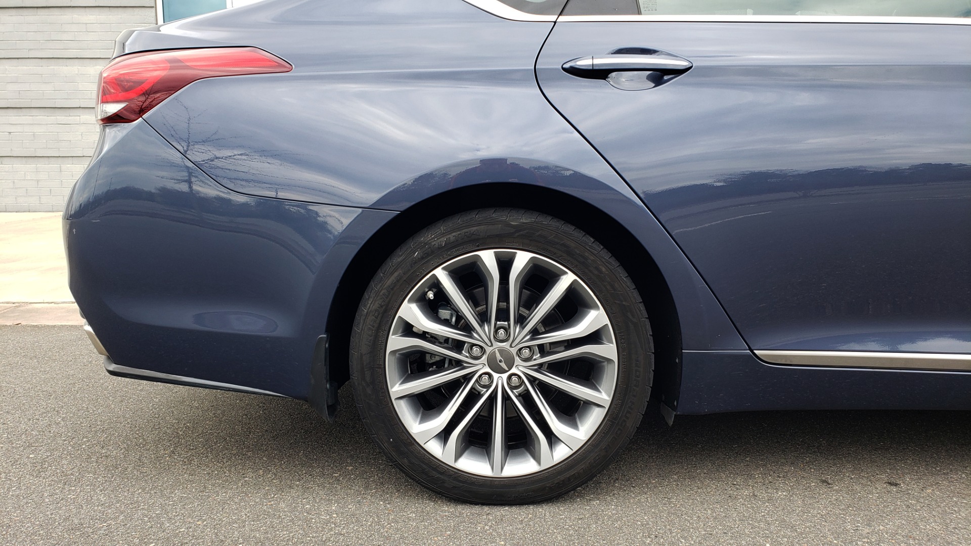 Used 2015 Hyundai GENESIS 3.8L V6 / RWD / SIGNATURE PKG / PANO-ROOF / REARVIEW for sale Sold at Formula Imports in Charlotte NC 28227 79
