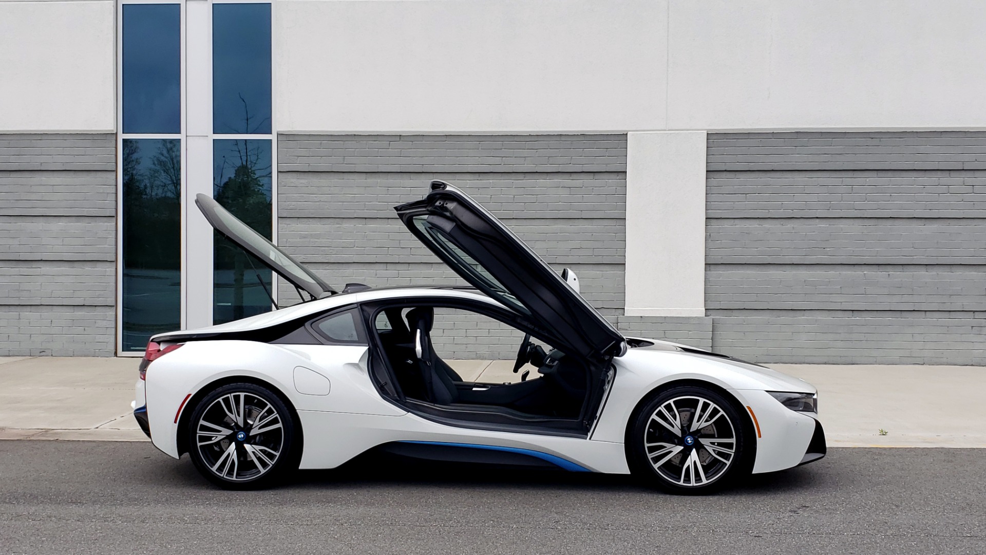 Used 2016 BMW i8 COUPE / GIGA WORLD / NAV / HUD / 20IN WHEELS / REARVIEW for sale Sold at Formula Imports in Charlotte NC 28227 17
