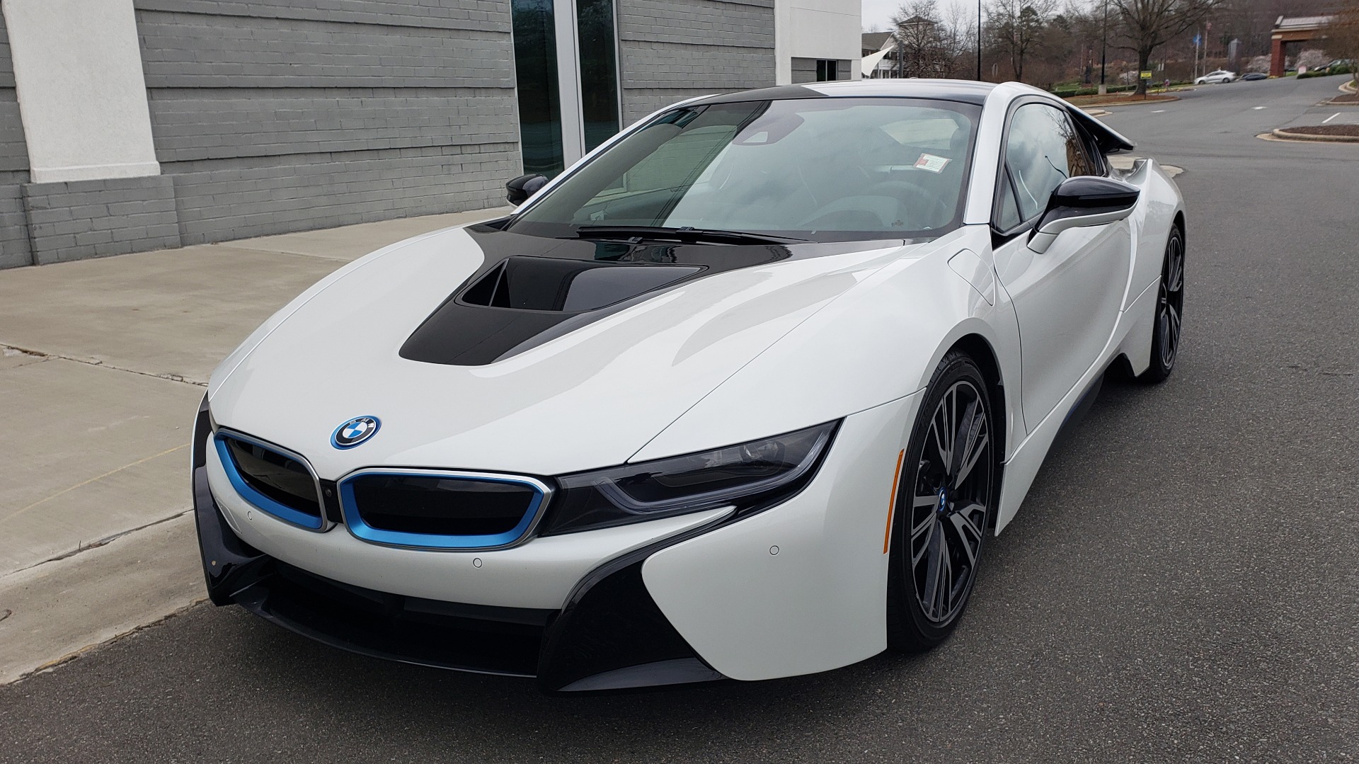 Used 2016 BMW i8 COUPE / GIGA WORLD / NAV / HUD / 20IN WHEELS / REARVIEW for sale Sold at Formula Imports in Charlotte NC 28227 2