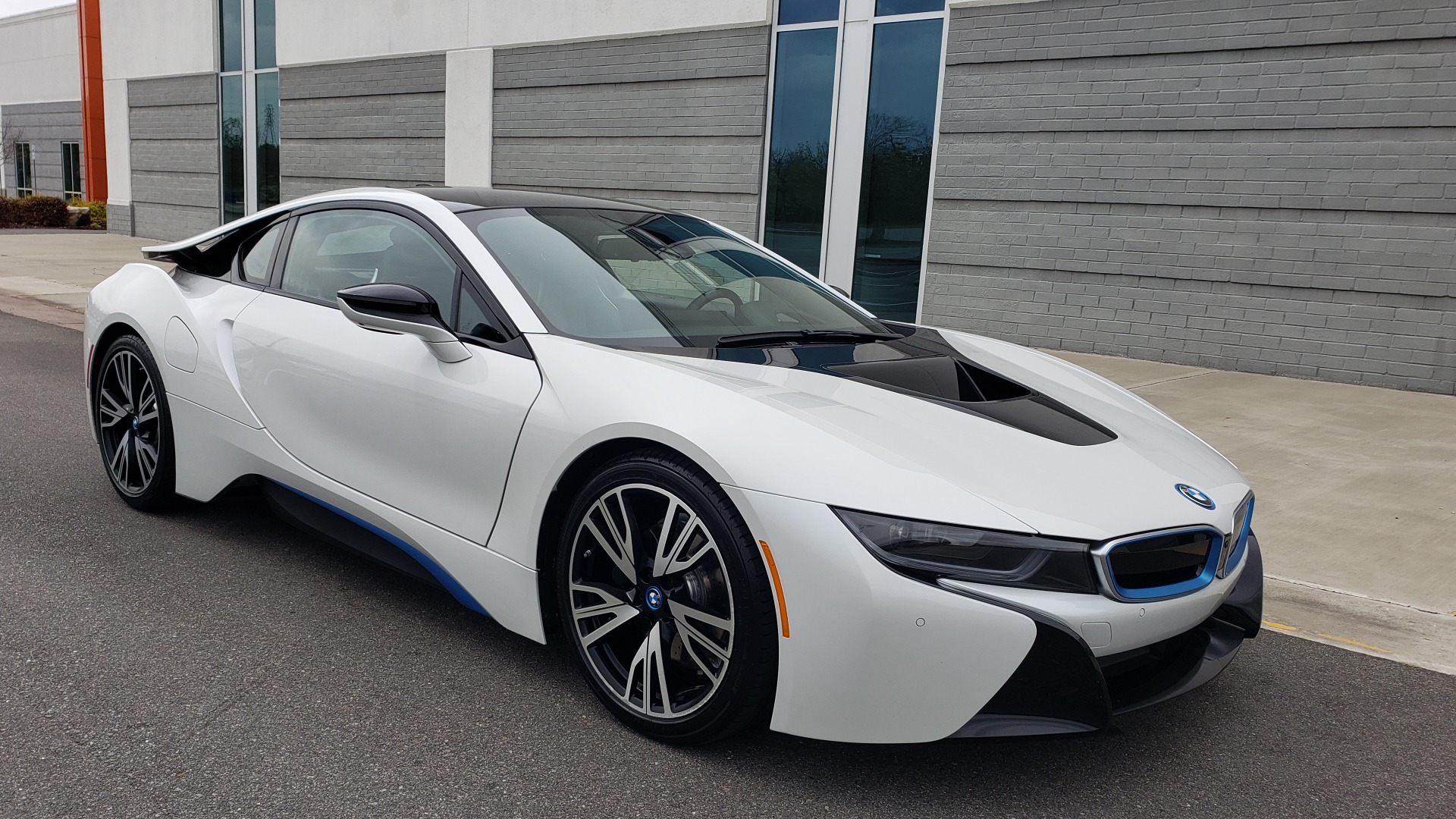 Used 2016 BMW i8 COUPE / GIGA WORLD / NAV / HUD / 20IN WHEELS / REARVIEW for sale Sold at Formula Imports in Charlotte NC 28227 4