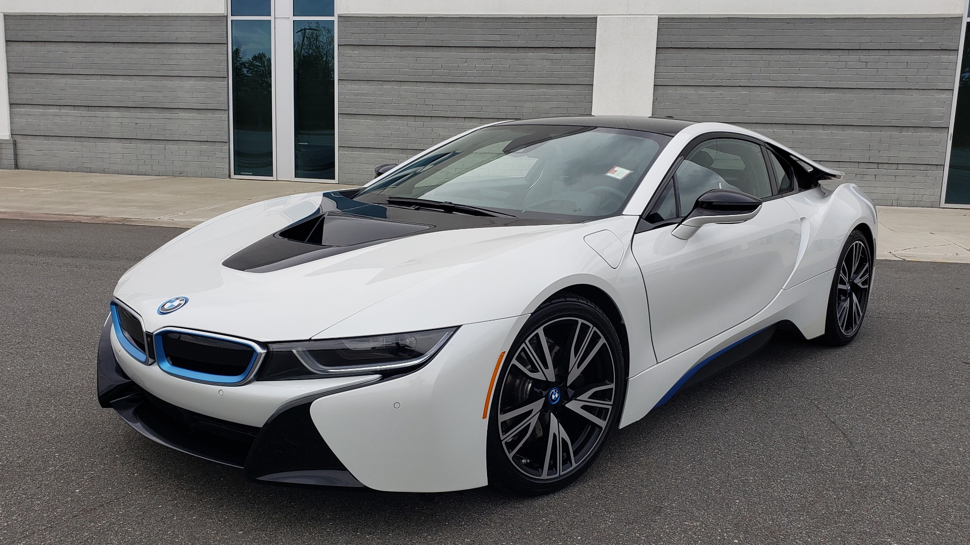 Used 2016 BMW i8 COUPE / GIGA WORLD / NAV / HUD / 20IN WHEELS / REARVIEW for sale Sold at Formula Imports in Charlotte NC 28227 5