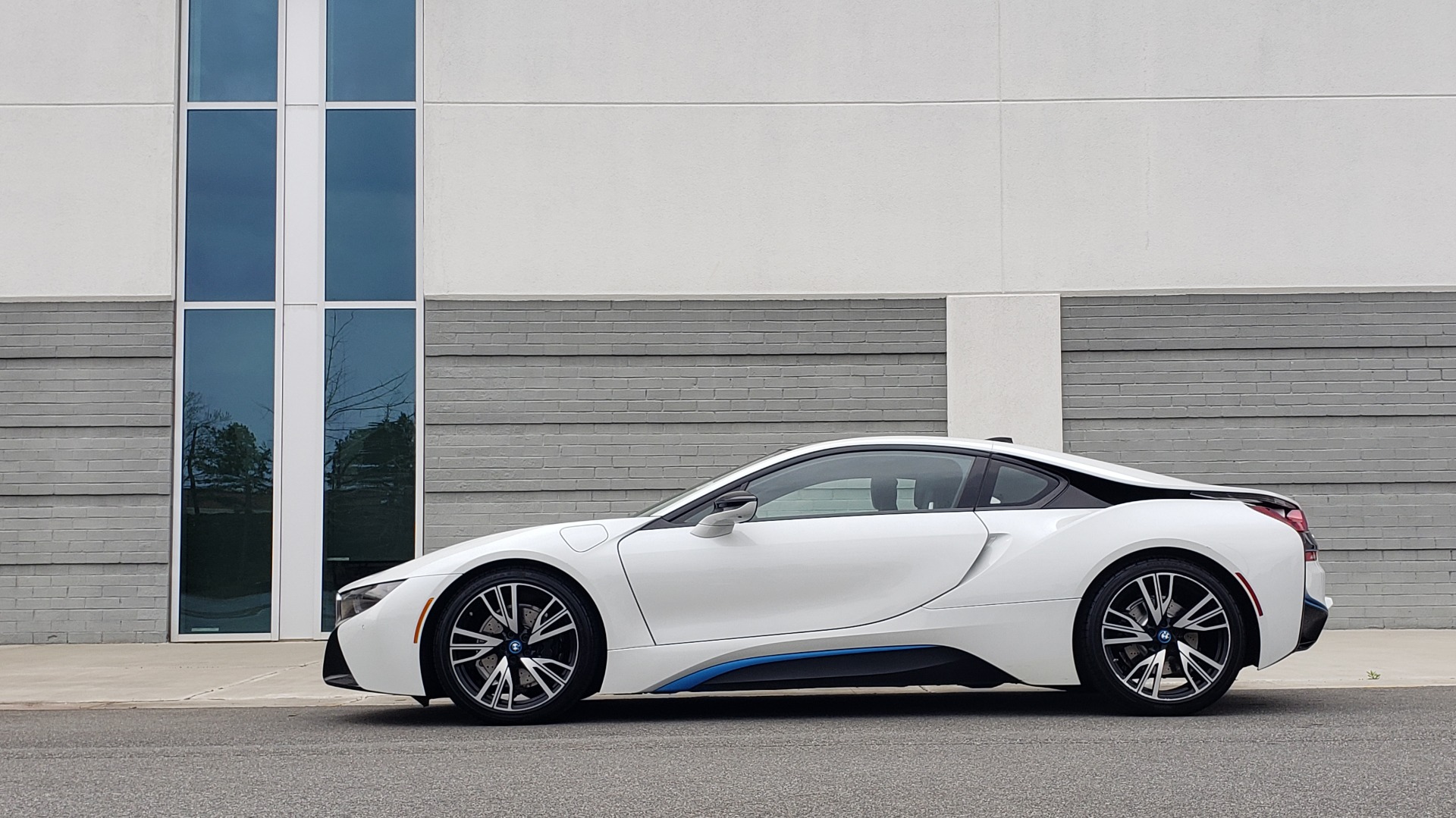 Used 2016 BMW i8 COUPE / GIGA WORLD / NAV / HUD / 20IN WHEELS / REARVIEW for sale Sold at Formula Imports in Charlotte NC 28227 6