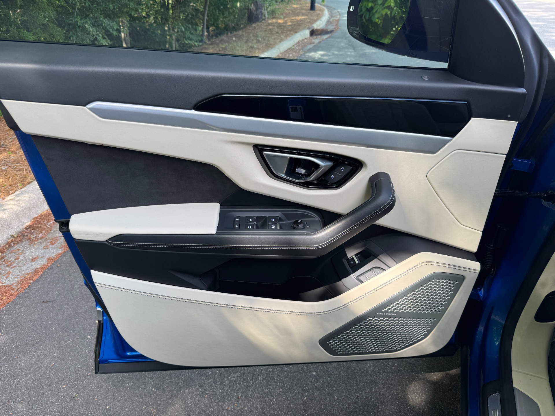 Used 2019 Lamborghini Urus ADVANCED 3D SOUND / 23IN WHEELS / ADAS for sale $162,000 at Formula Imports in Charlotte NC 28227 21