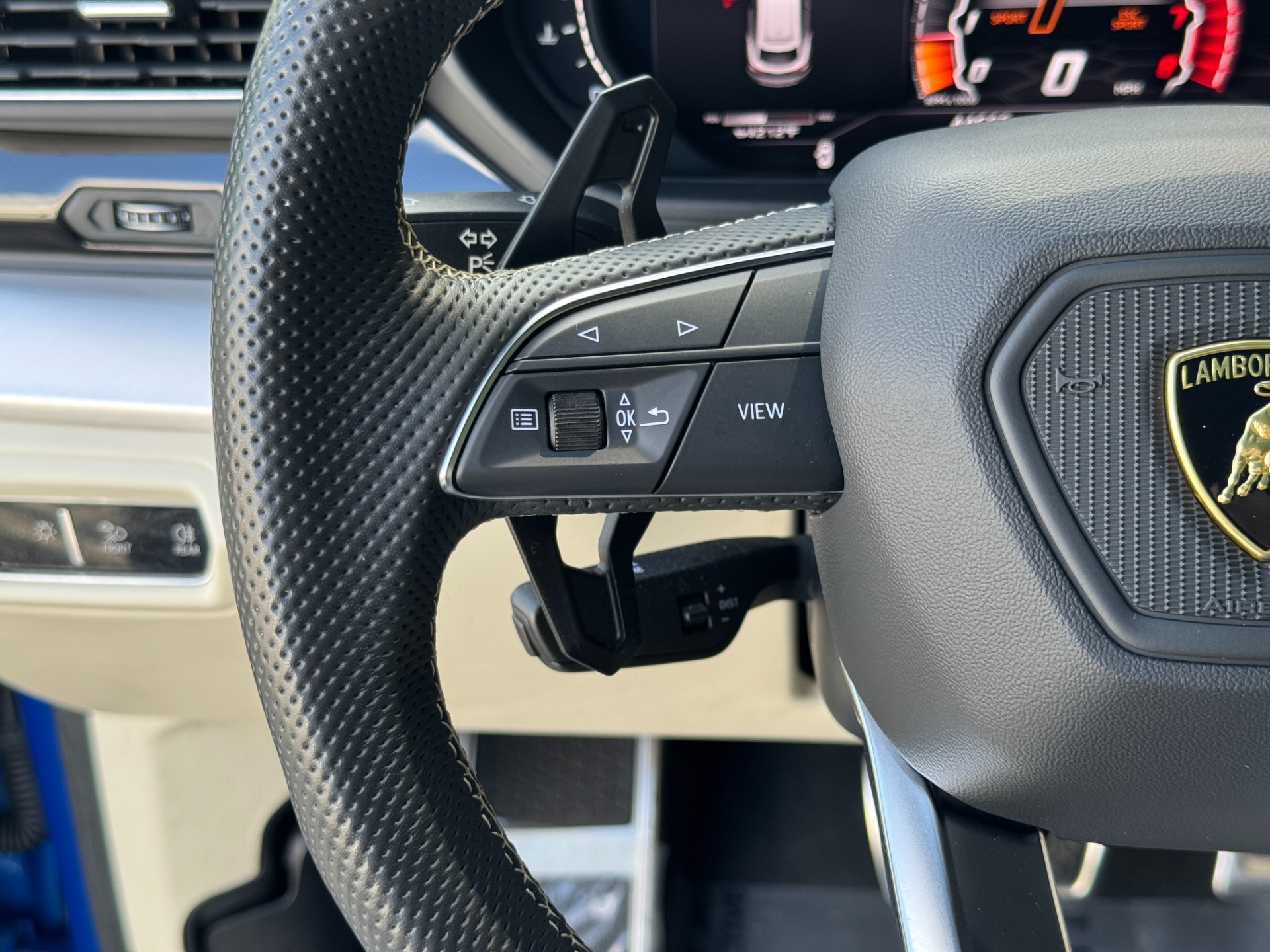 Used 2019 Lamborghini Urus ADVANCED 3D SOUND / 23IN WHEELS / ADAS for sale $162,000 at Formula Imports in Charlotte NC 28227 34