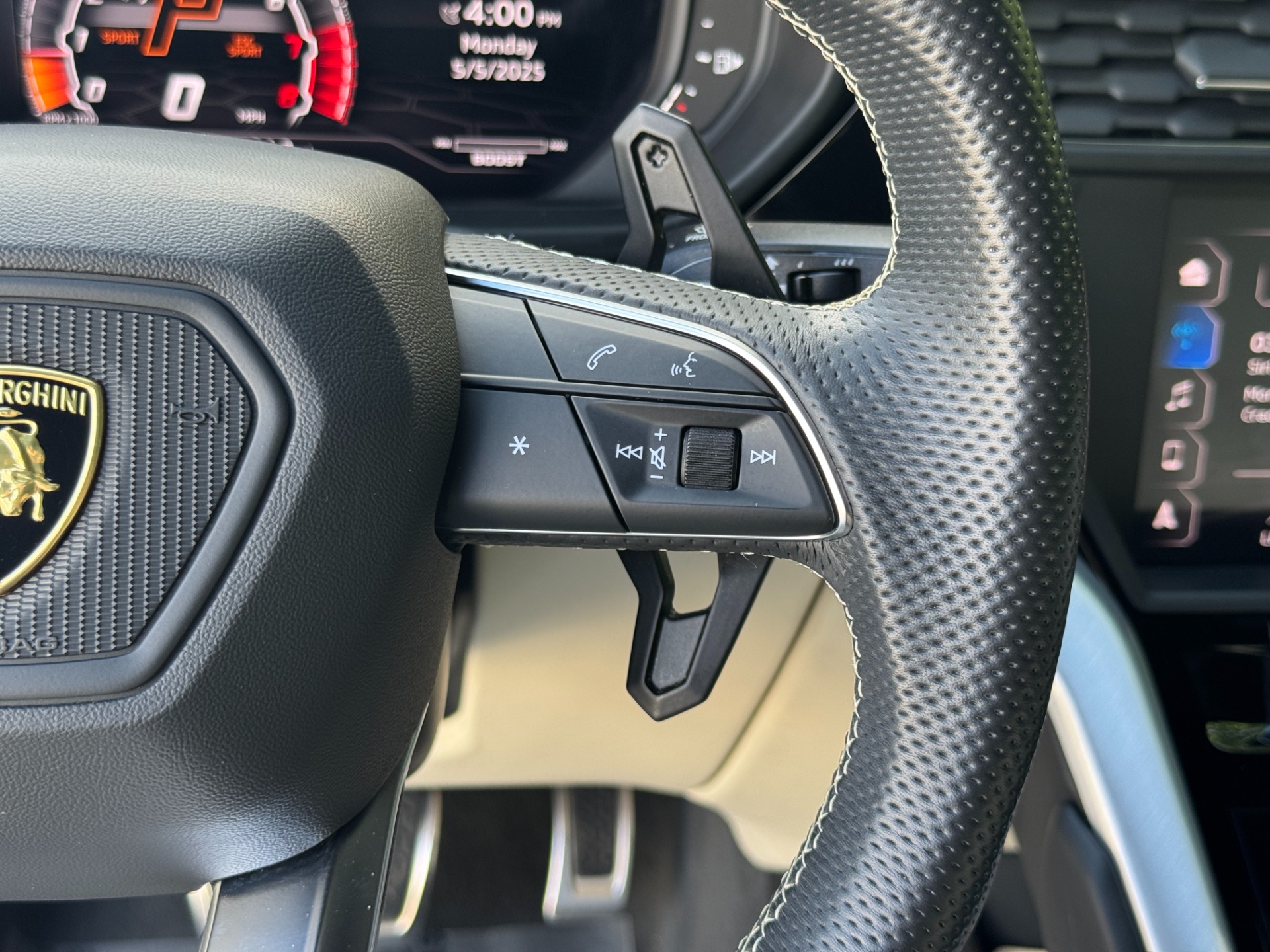 Used 2019 Lamborghini Urus ADVANCED 3D SOUND / 23IN WHEELS / ADAS for sale $162,000 at Formula Imports in Charlotte NC 28227 35