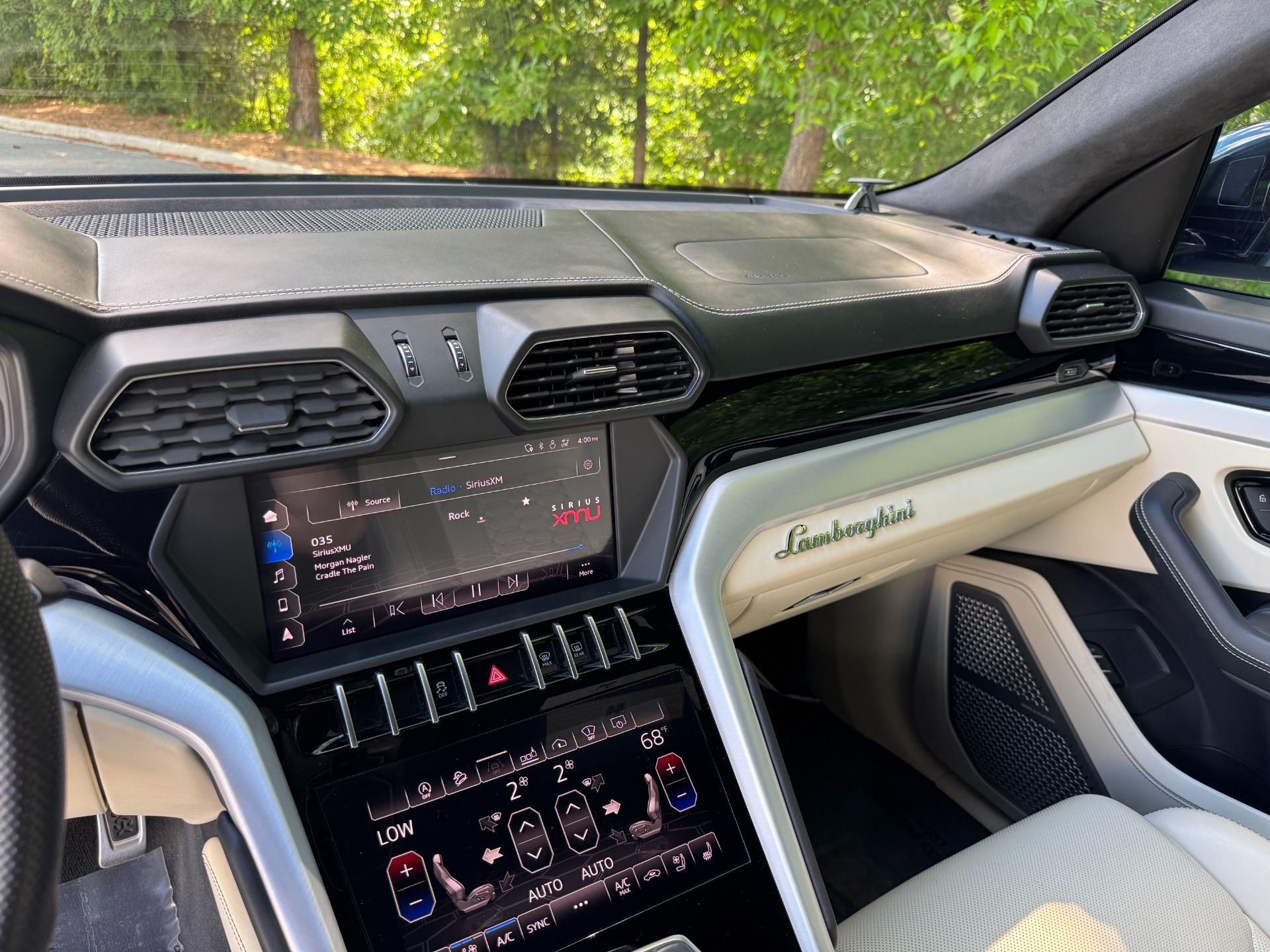 Used 2019 Lamborghini Urus ADVANCED 3D SOUND / 23IN WHEELS / ADAS for sale $162,000 at Formula Imports in Charlotte NC 28227 37