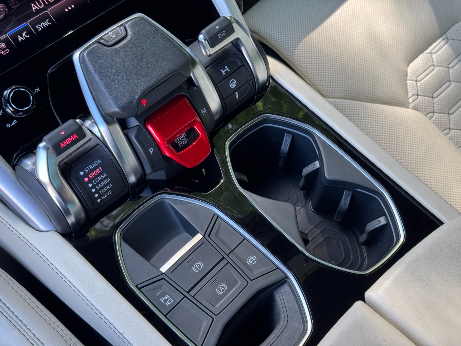 Used 2019 Lamborghini Urus ADVANCED 3D SOUND / 23IN WHEELS / ADAS for sale $162,000 at Formula Imports in Charlotte NC 28227 42