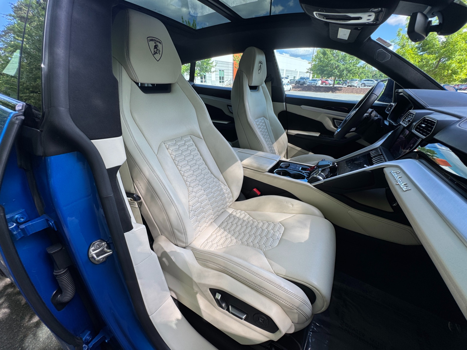 Used 2019 Lamborghini Urus ADVANCED 3D SOUND / 23IN WHEELS / ADAS for sale $162,000 at Formula Imports in Charlotte NC 28227 58
