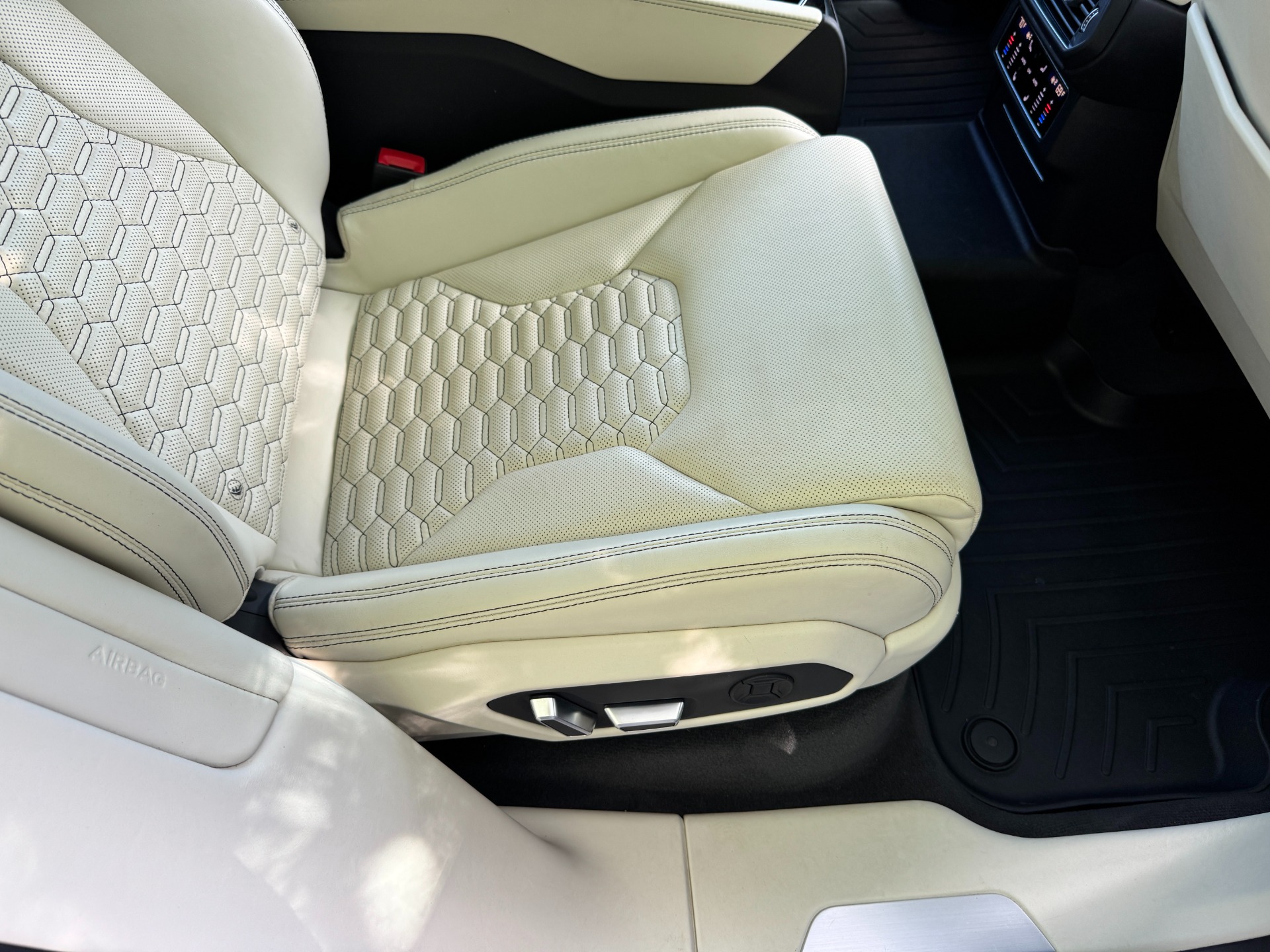 Used 2019 Lamborghini Urus ADVANCED 3D SOUND / 23IN WHEELS / ADAS for sale $162,000 at Formula Imports in Charlotte NC 28227 66