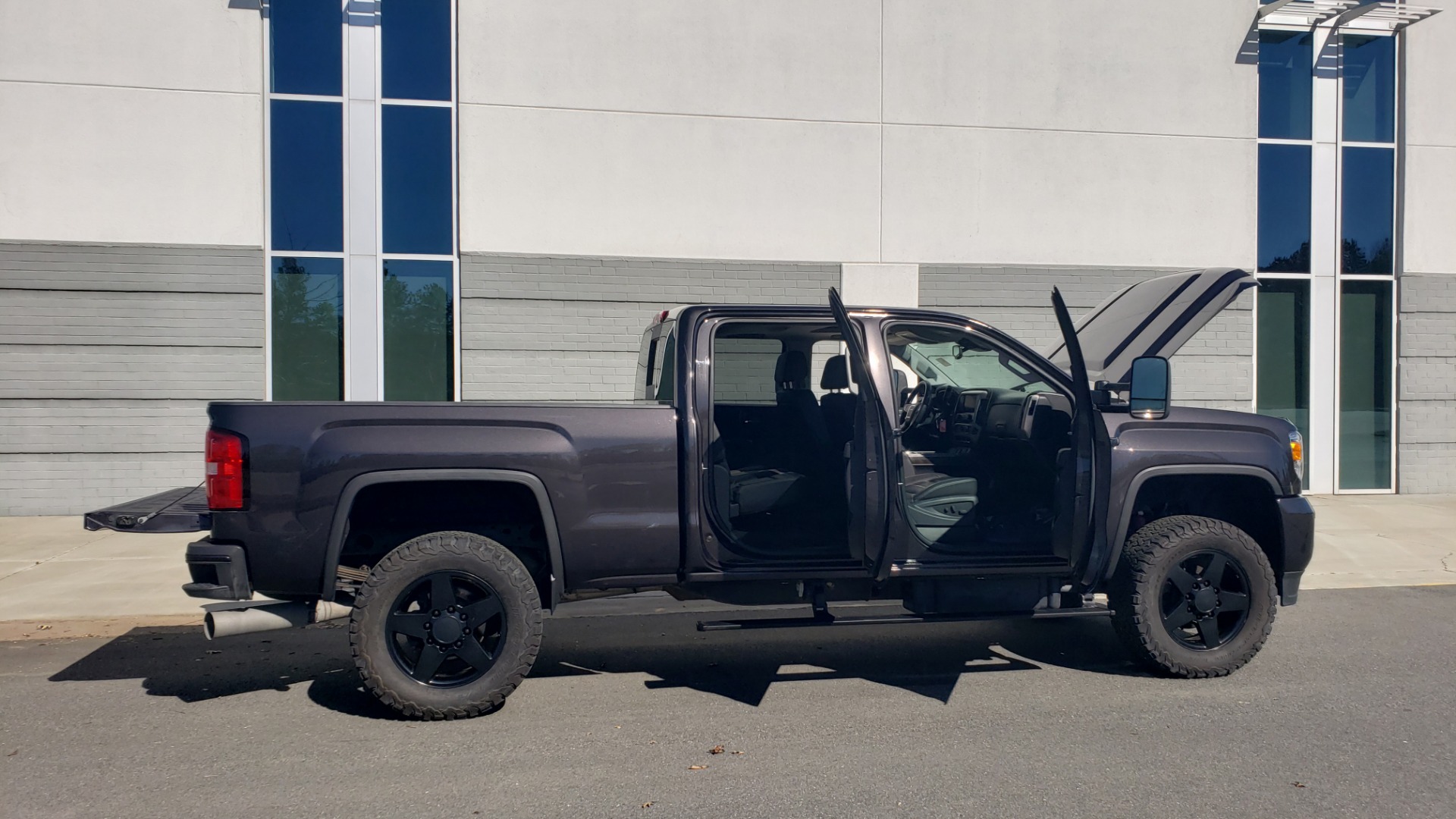 Used 2015 GMC SIERRA 2500HD DENALI 4WD CREWCAB / 6.6L DURAMAX / 6-SPD AUTO / NAV / BOSE for sale Sold at Formula Imports in Charlotte NC 28227 13