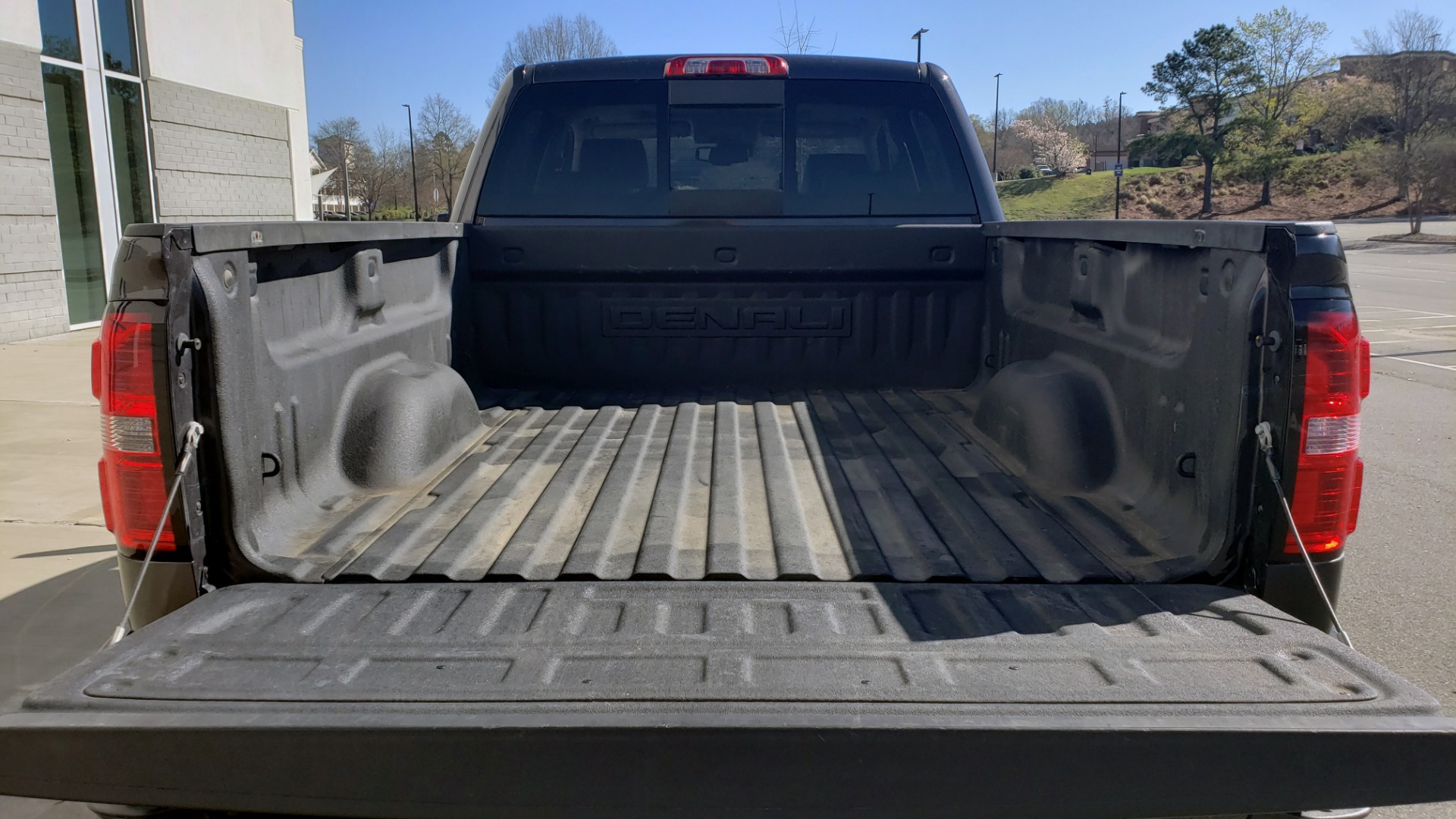 Used 2015 GMC SIERRA 2500HD DENALI 4WD CREWCAB / 6.6L DURAMAX / 6-SPD AUTO / NAV / BOSE for sale Sold at Formula Imports in Charlotte NC 28227 20