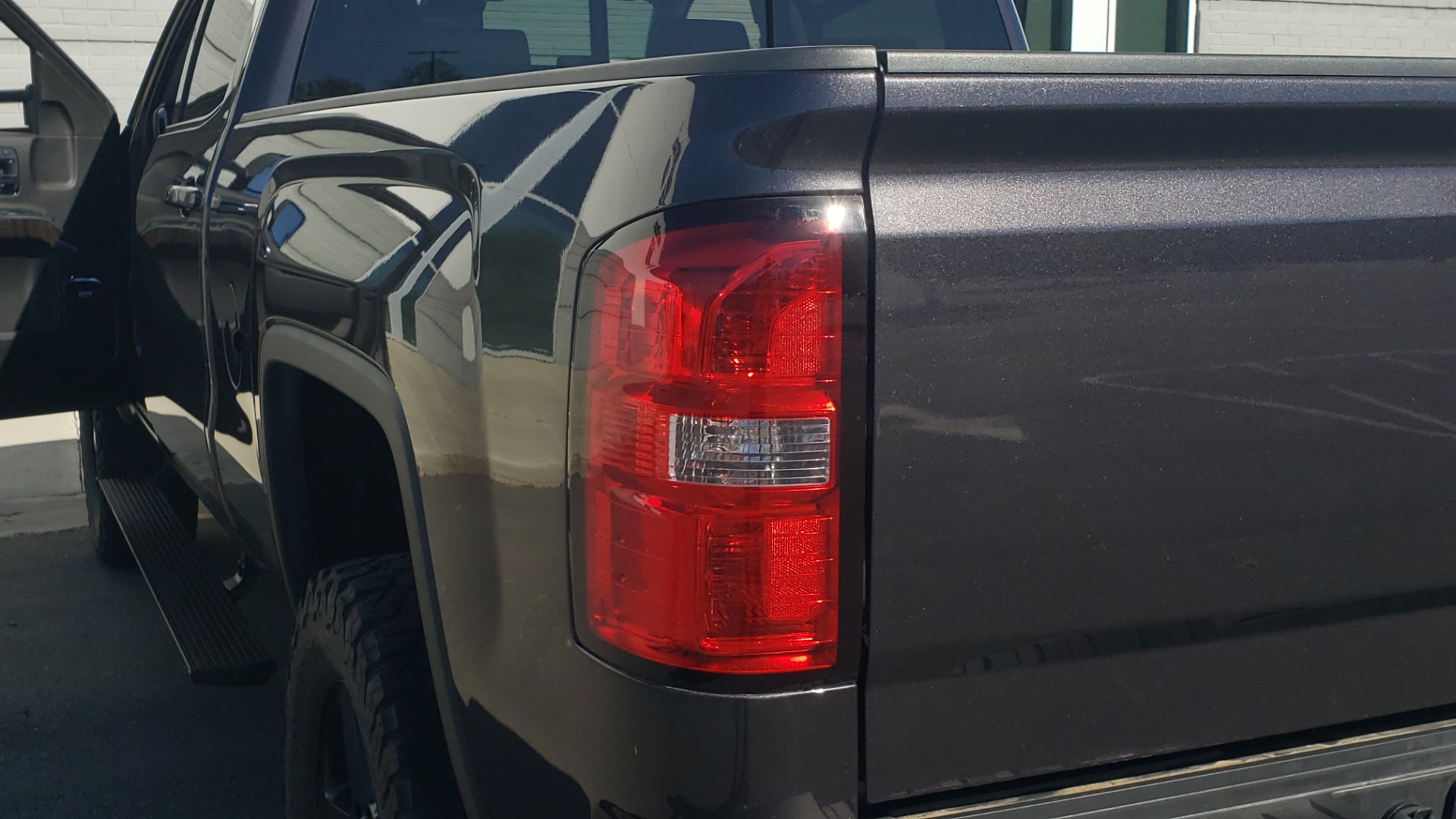 Used 2015 GMC SIERRA 2500HD DENALI 4WD CREWCAB / 6.6L DURAMAX / 6-SPD AUTO / NAV / BOSE for sale Sold at Formula Imports in Charlotte NC 28227 32