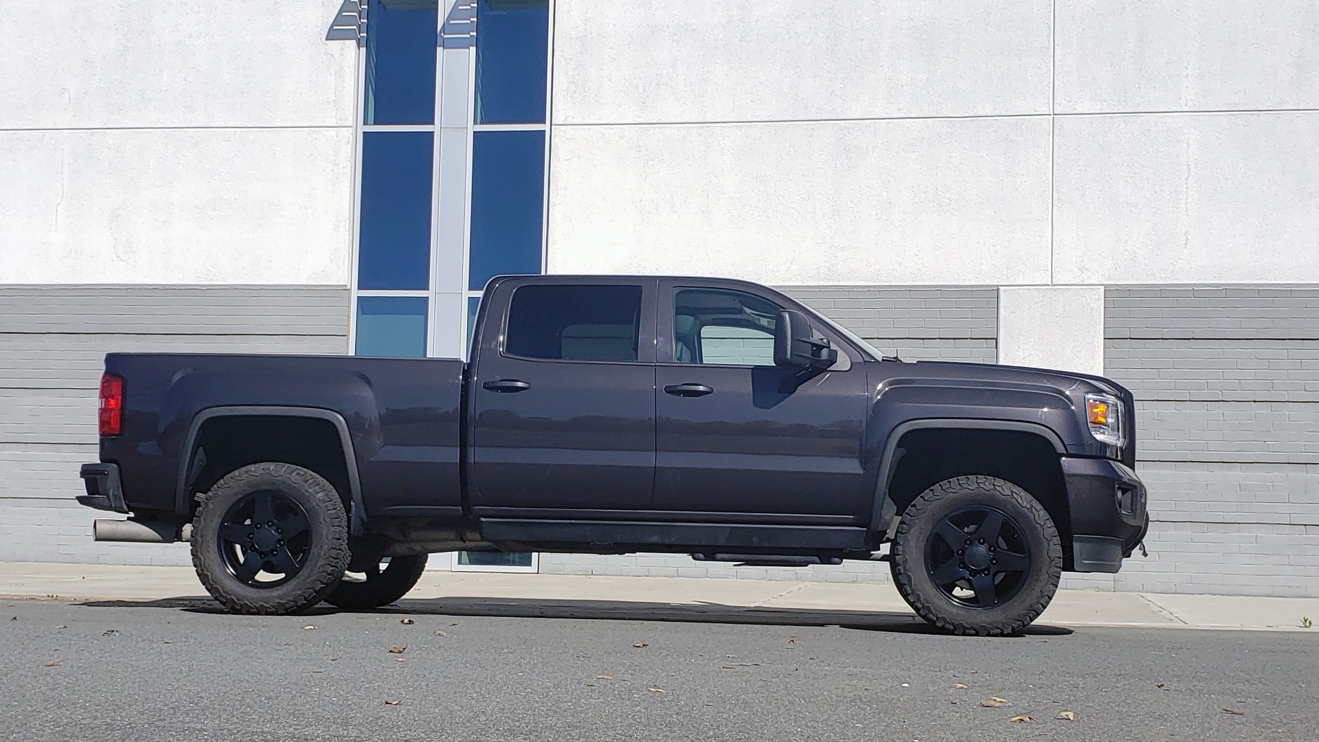 Used 2015 GMC SIERRA 2500HD DENALI 4WD CREWCAB / 6.6L DURAMAX / 6-SPD AUTO / NAV / BOSE for sale Sold at Formula Imports in Charlotte NC 28227 4